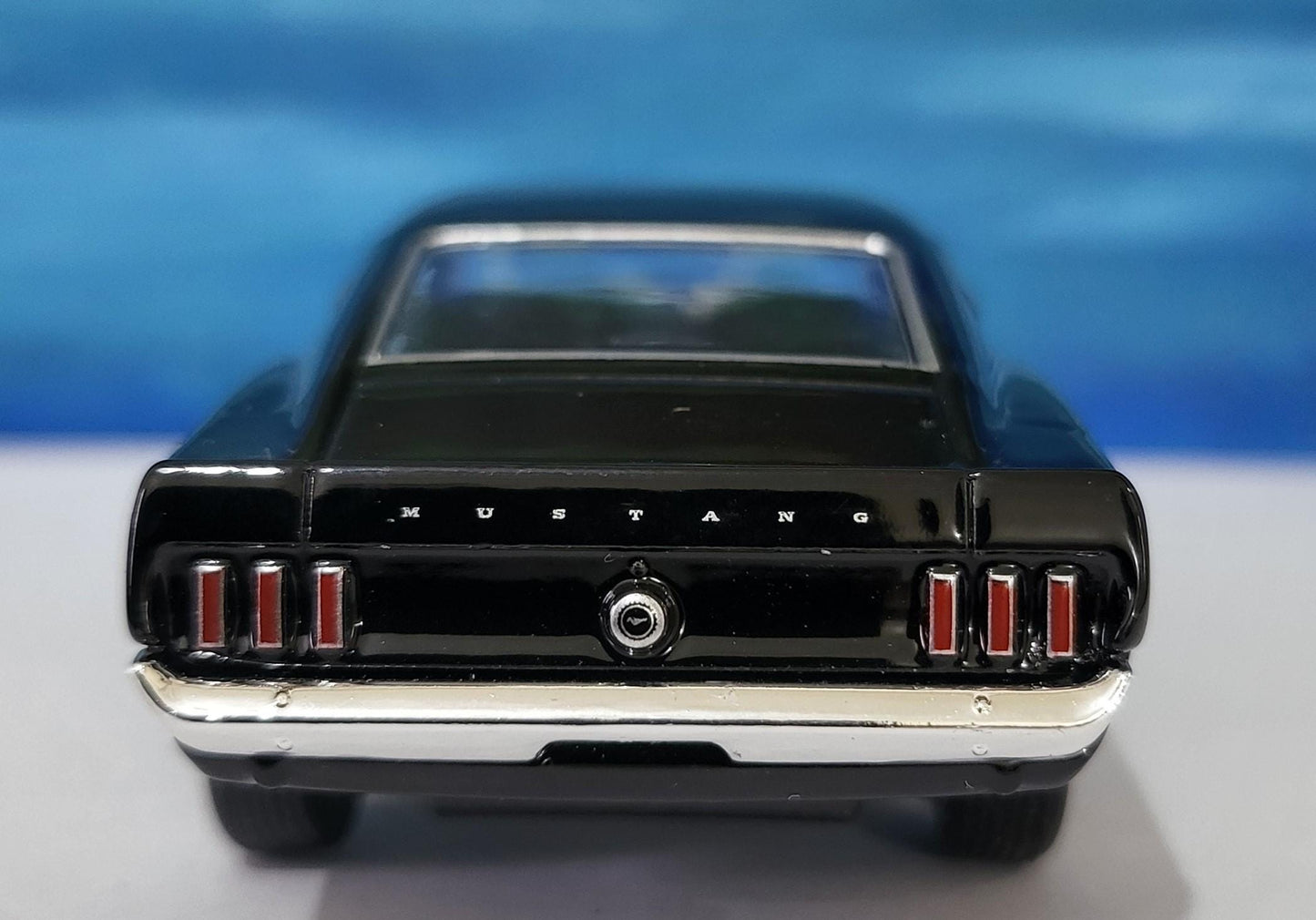 1969 Ford Mustang BOSS 429 Diecast Model Car 1:36 Scale – Gift for Car Enthusiasts, Boys, Girls, Uncle, Grandad, Collectors New Boxed