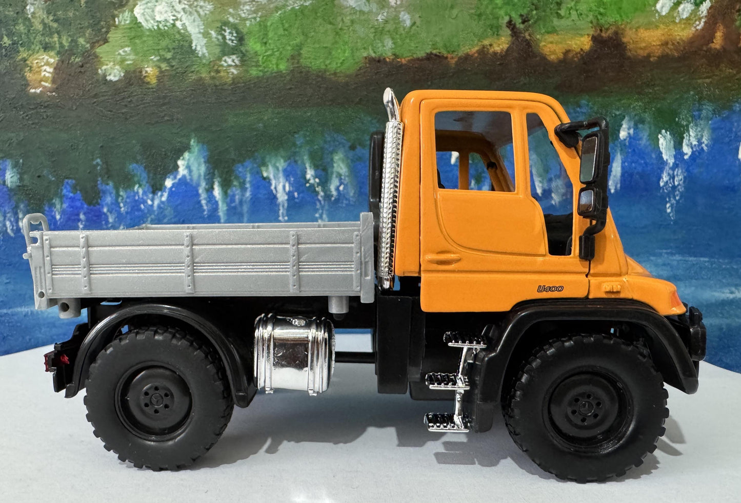 Mercedes-Benz Orange Unimog Truck 1:32 Scale – Premium Diecast Model Toy Gift for Boys, Girls, Dad, Uncle easter Christmas gift New Boxed