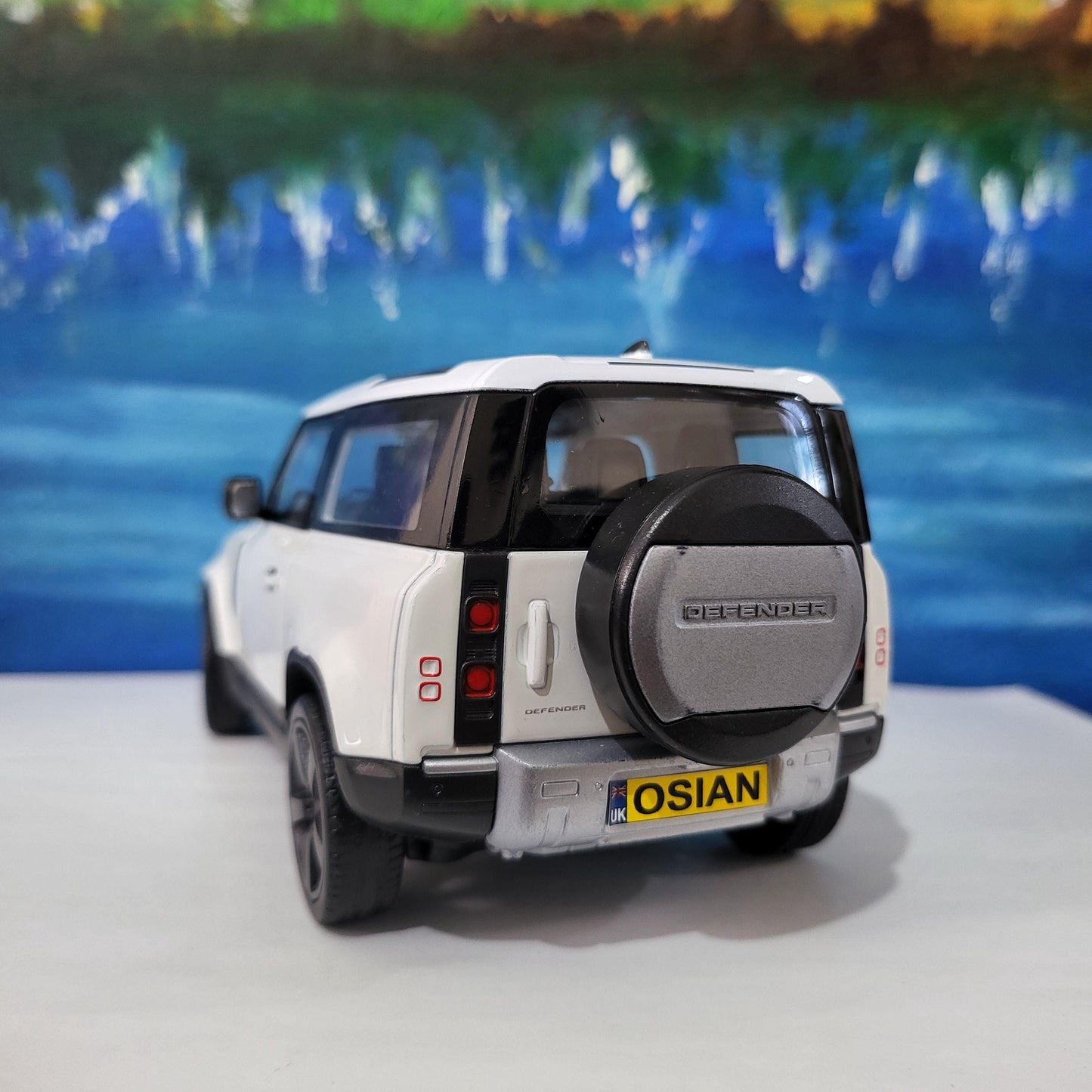 Land Rover Defender 110 1:24 Scale by Welly, Personalized Plates, 2-Door Licensed Model, Gift for Boy Girl Dad Mom Grandad Birthday Boxed