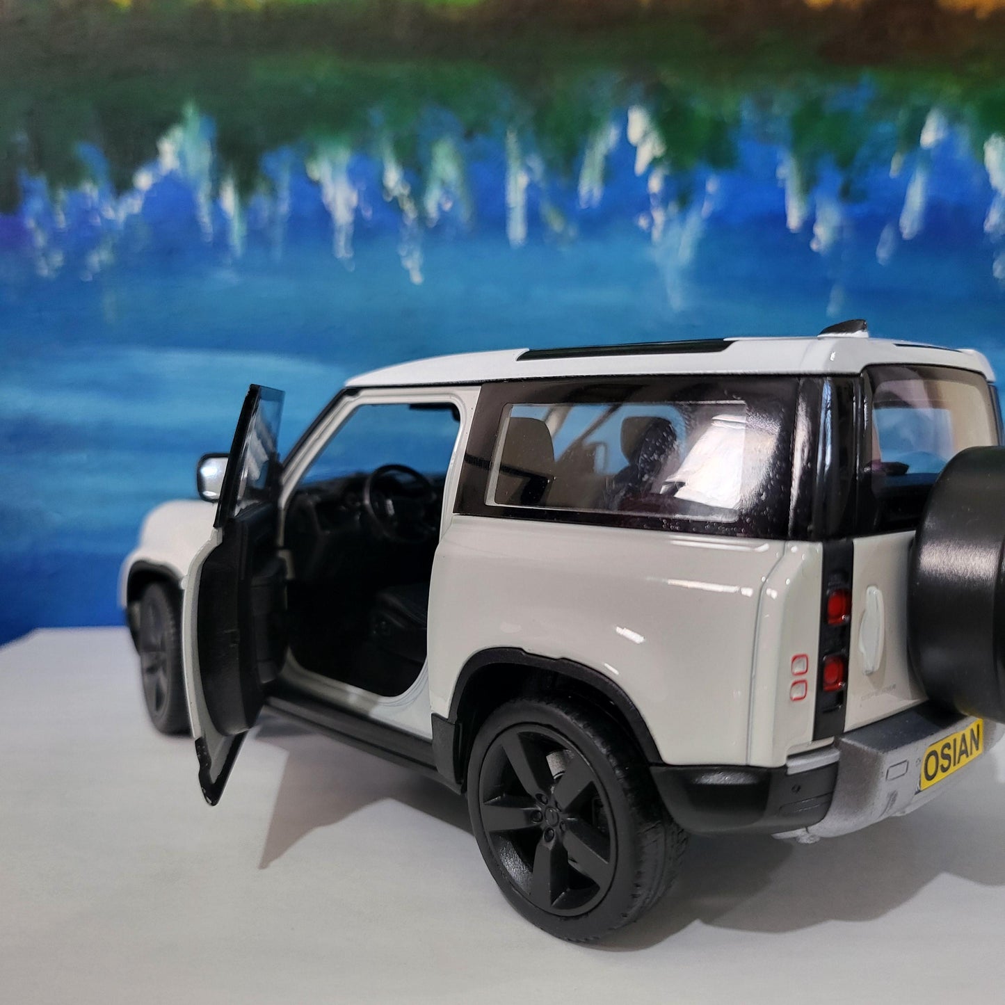 Land Rover Defender 110 1:24 Scale by Welly, Personalized Plates, 2-Door Licensed Model, Gift for Boy Girl Dad Mom Grandad Birthday Boxed