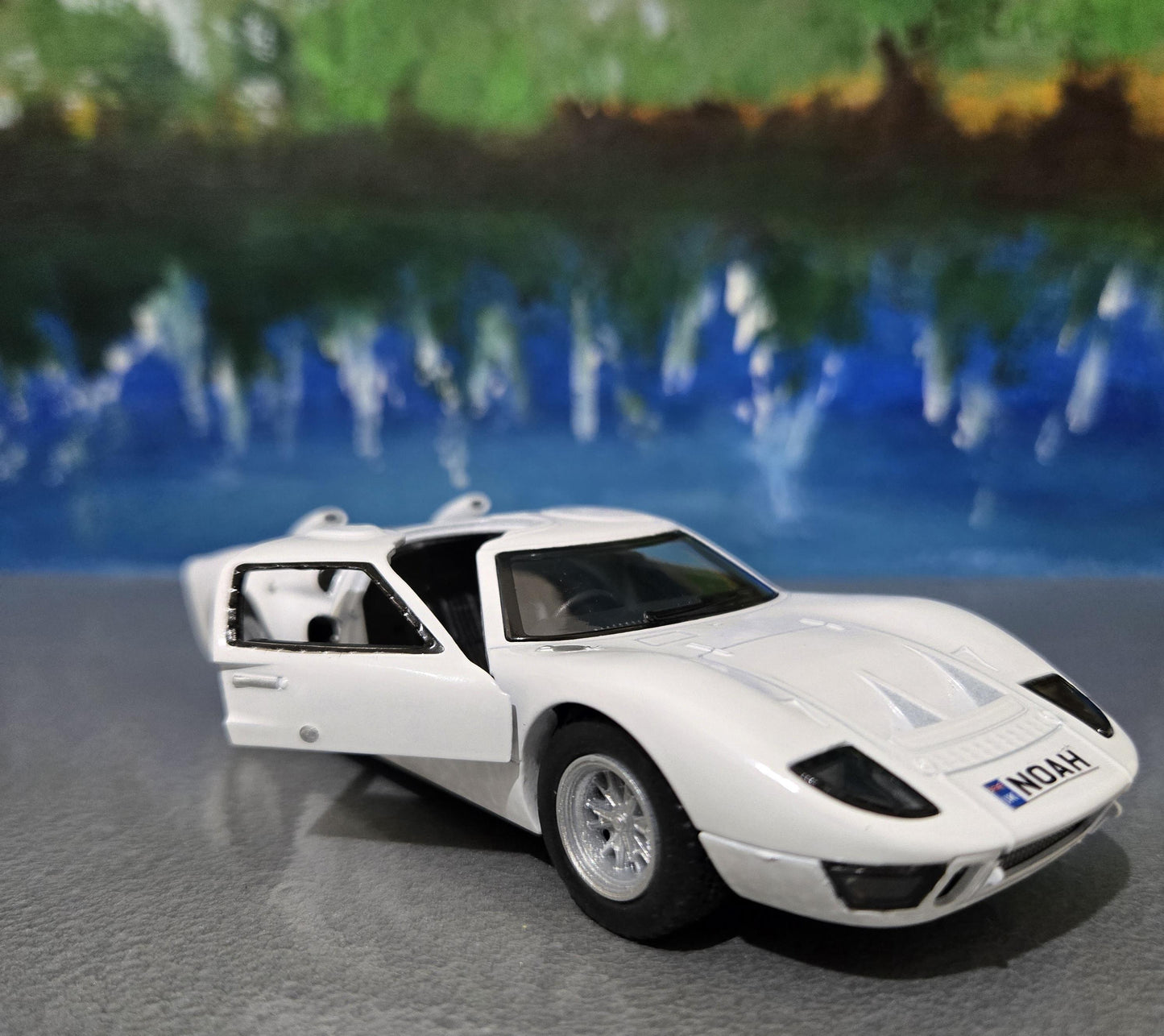 WHITE Toy Car Ford GT 40 MKII 1:32 - Pull Back Action, Open Doors, fun toy boy dad mother day gift sleeves