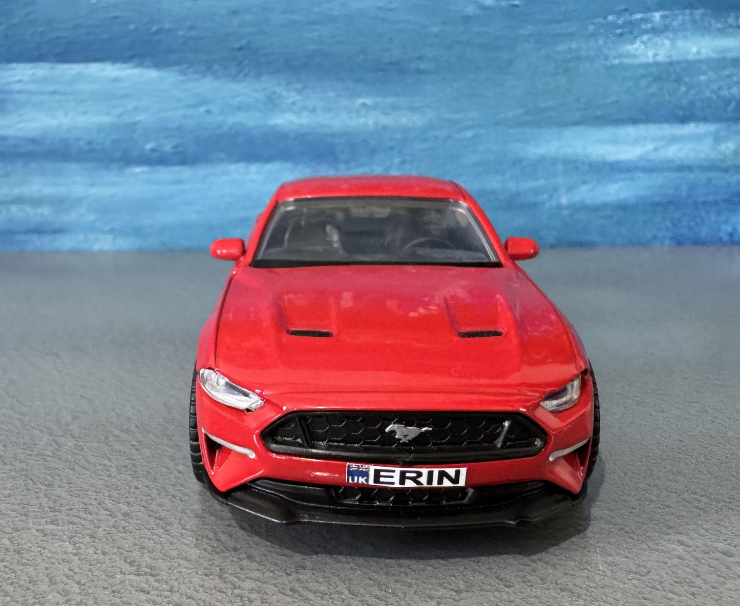 Motor Max Ford Mustang GT 2018 1:32 Red Diecast Model Car – Custom Name Plate – Collectible Gift for Dad, Car Lovers, Kids – Boxed Display