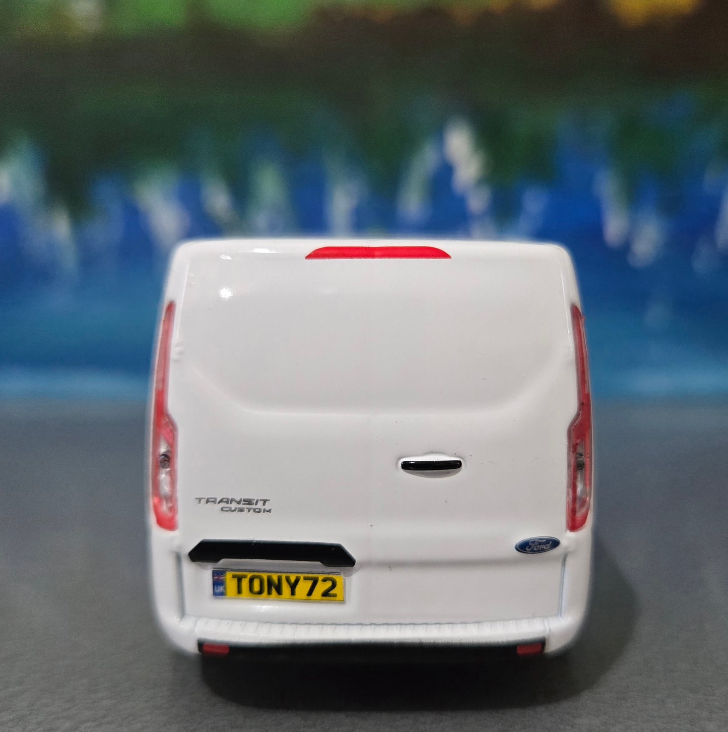 2018 Ford Transit Van 1:43 Frozen White Greenlight V362 MCA – Personalised Name Plate – Collectible Gift for Men, Dad, Friend, Display Case