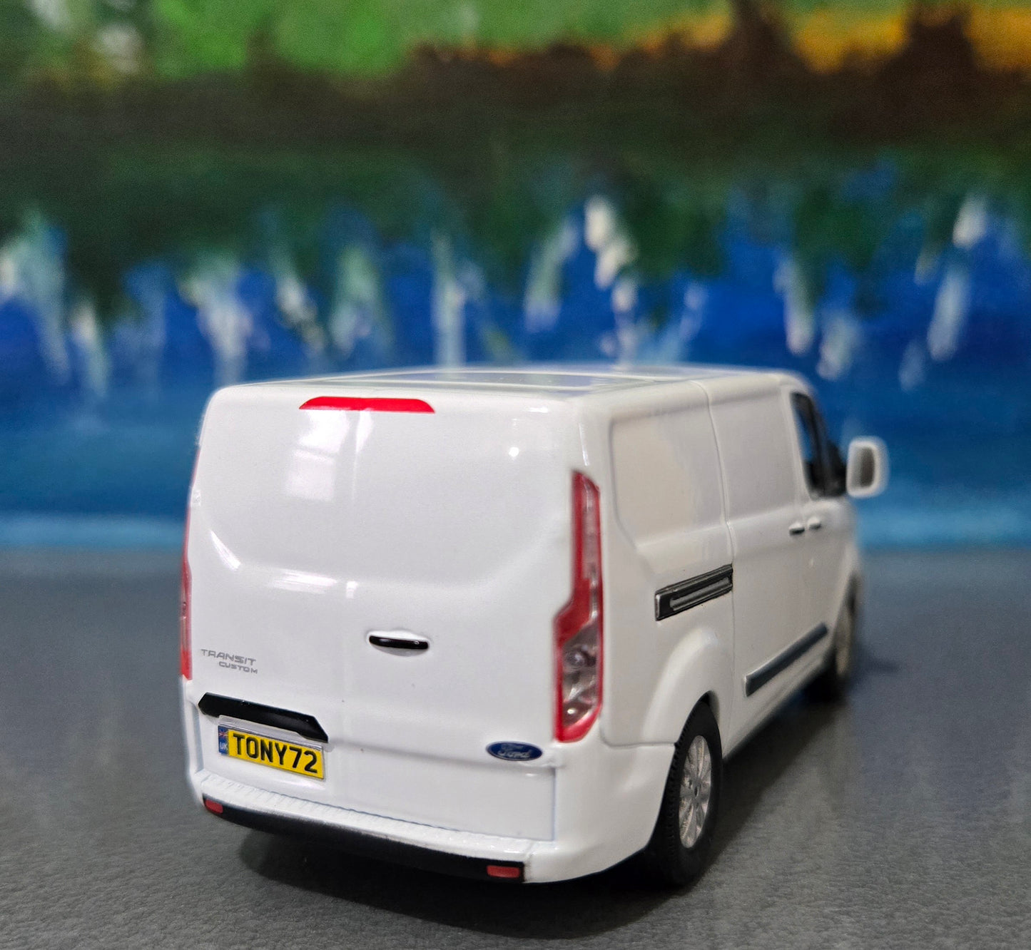 2018 Ford Transit Van 1:43 Frozen White Greenlight V362 MCA – Personalised Name Plate – Collectible Gift for Men, Dad, Friend, Display Case