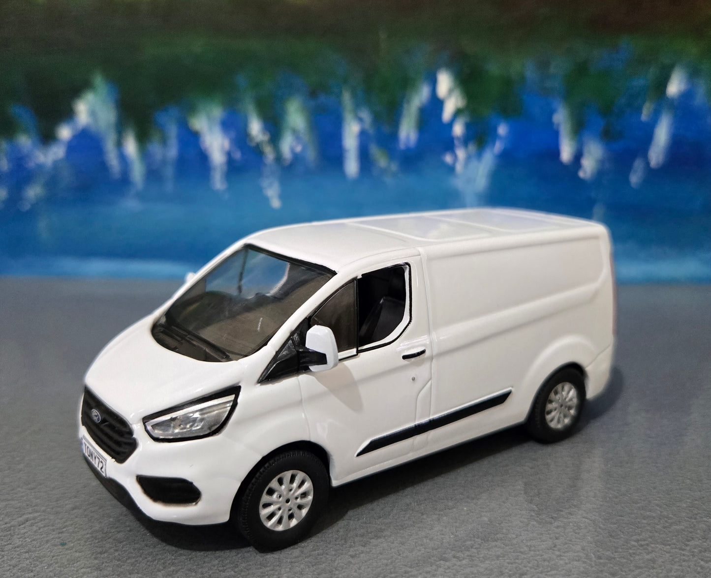 2018 Ford Transit Van 1:43 Frozen White Greenlight V362 MCA – Personalised Name Plate – Collectible Gift for Men, Dad, Friend, Display Case