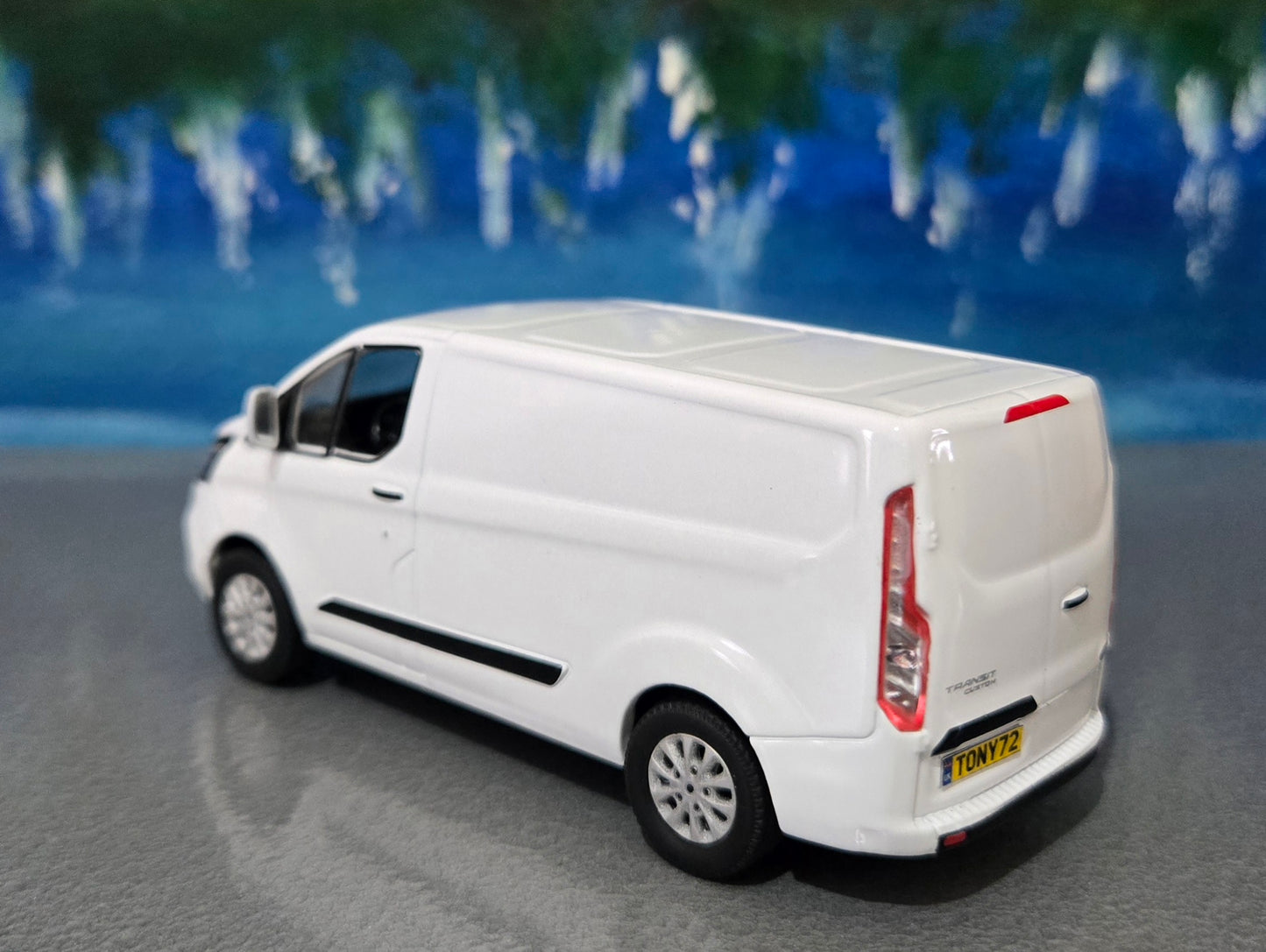 2018 Ford Transit Van 1:43 Frozen White Greenlight V362 MCA – Personalised Name Plate – Collectible Gift for Men, Dad, Friend, Display Case