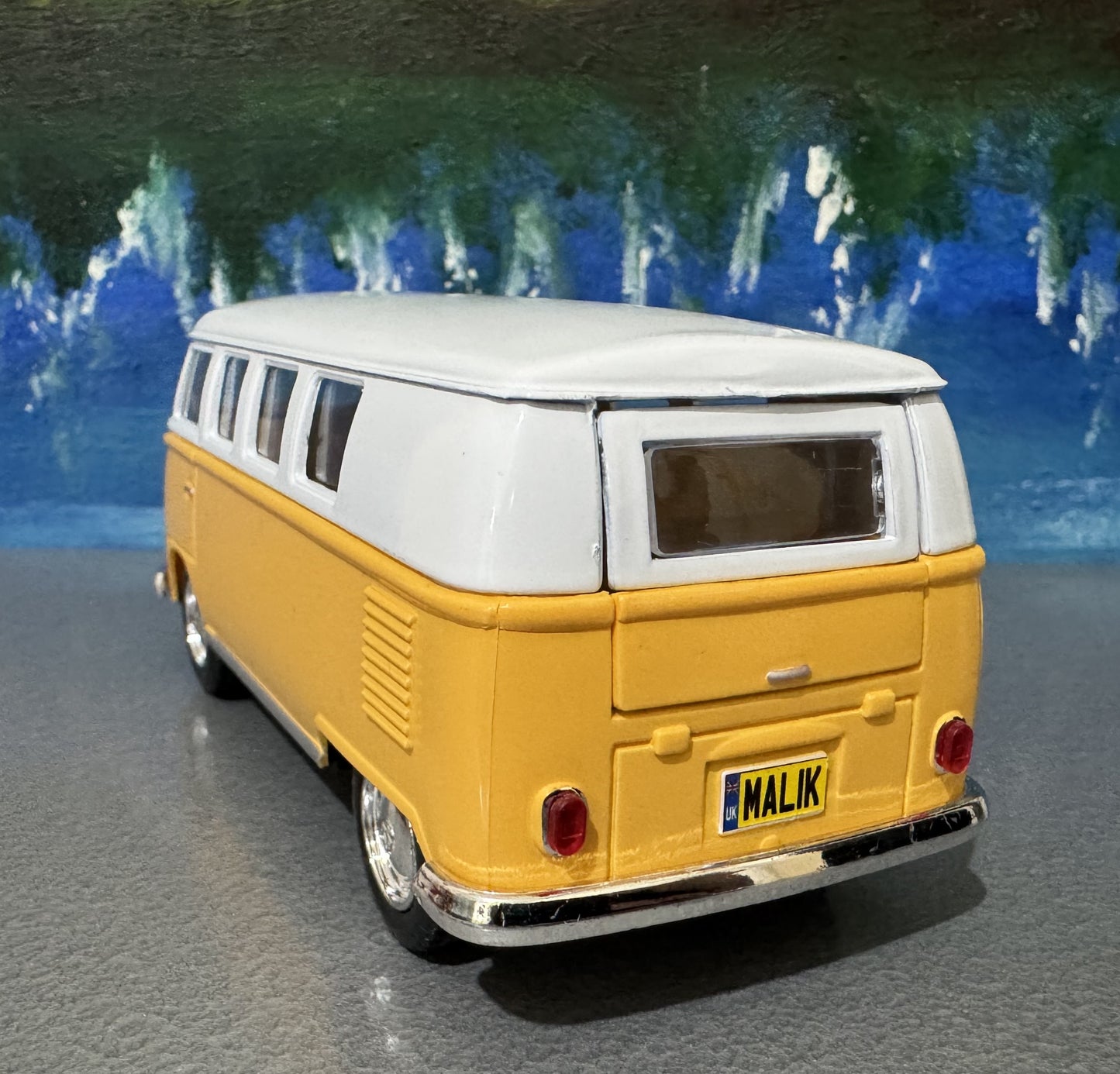 Personalised Name Vintage Camper Van Bus Toy Car – 1:32 Licensed Scale Model – Birthday or Christmas Gift for Boy, Girl, Dad – Gift Sleeve