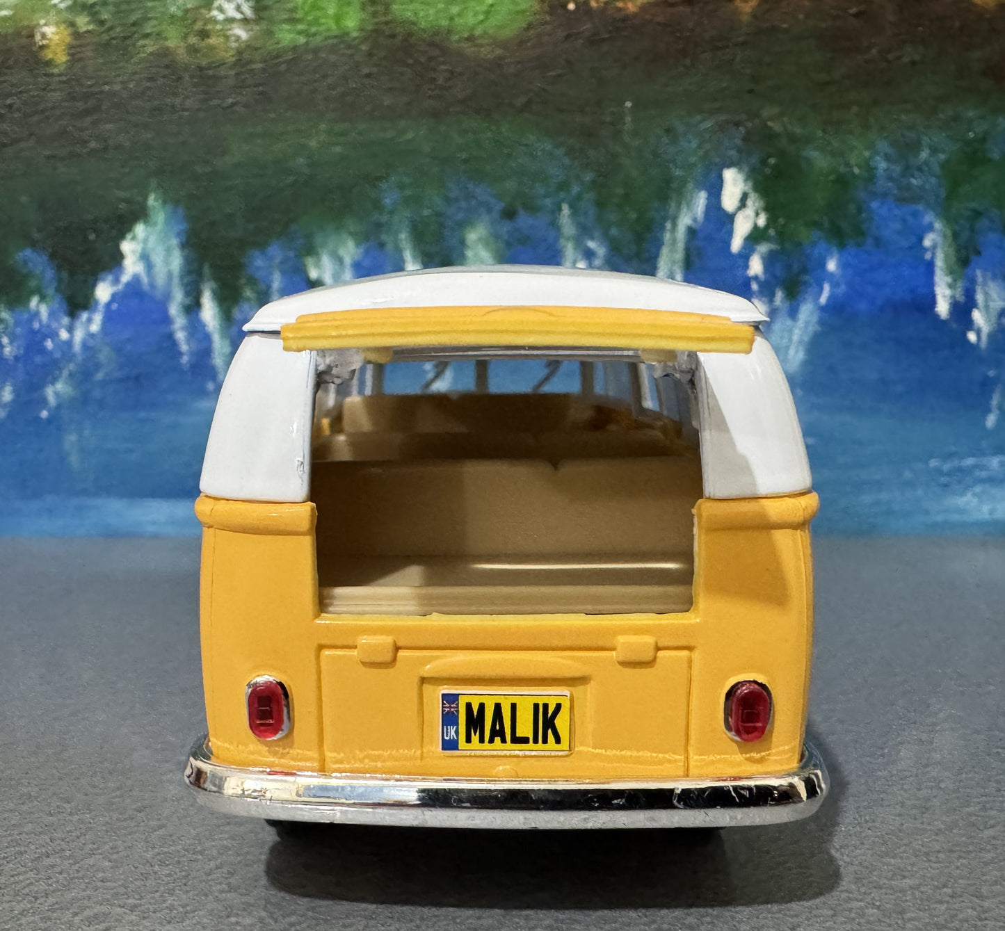 Personalised Name Vintage Camper Van Bus Toy Car – 1:32 Licensed Scale Model – Birthday or Christmas Gift for Boy, Girl, Dad – Gift Sleeve