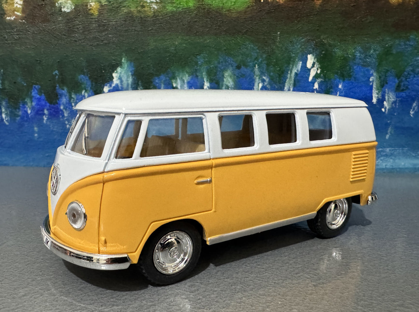 Personalised Name Vintage Camper Van Bus Toy Car – 1:32 Licensed Scale Model – Birthday or Christmas Gift for Boy, Girl, Dad – Gift Sleeve