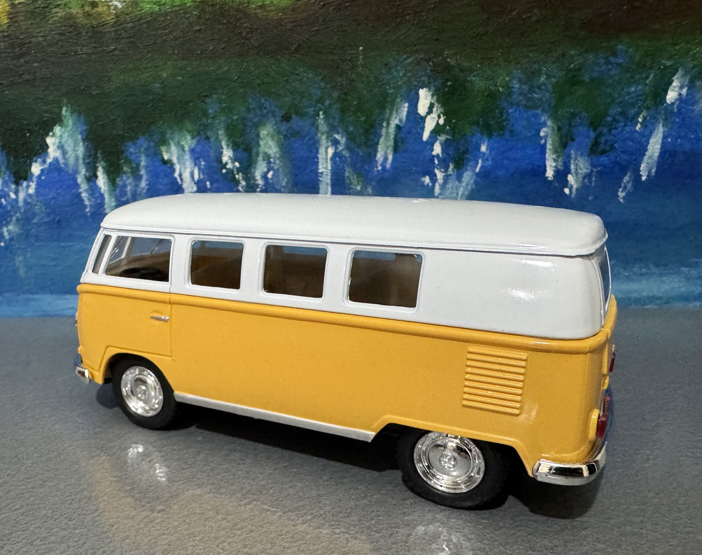 Personalised Name Vintage Camper Van Bus Toy Car – 1:32 Licensed Scale Model – Birthday or Christmas Gift for Boy, Girl, Dad – Gift Sleeve