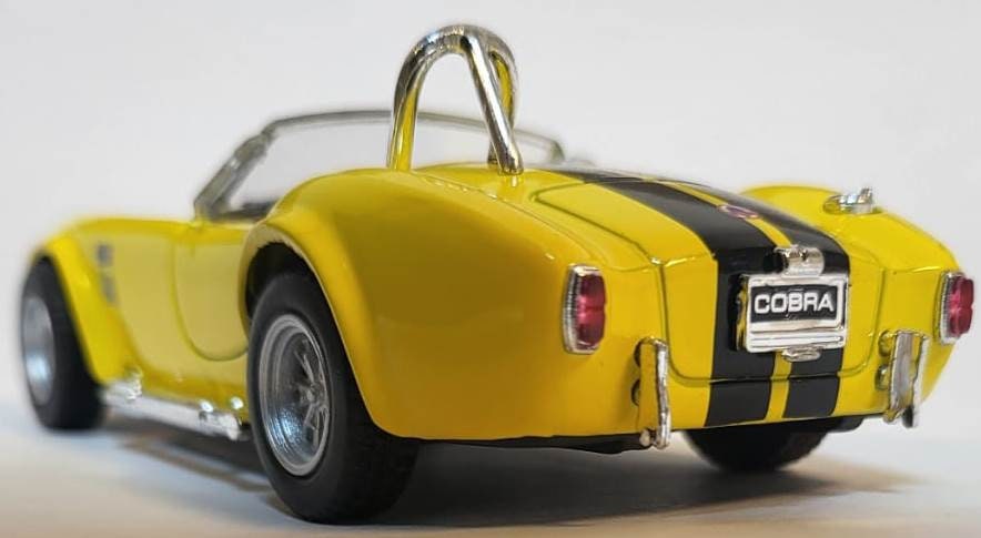 Metal 1965 Shelby Cobra 427 S/C die-cast metal model car 1:32 - pull back operation