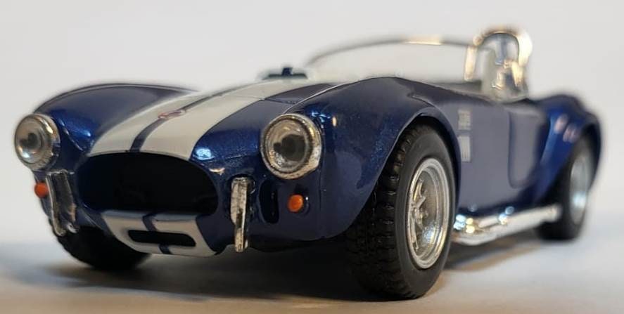 Metal 1965 Shelby Cobra 427 S/C die-cast metal model car 1:32 - pull back operation