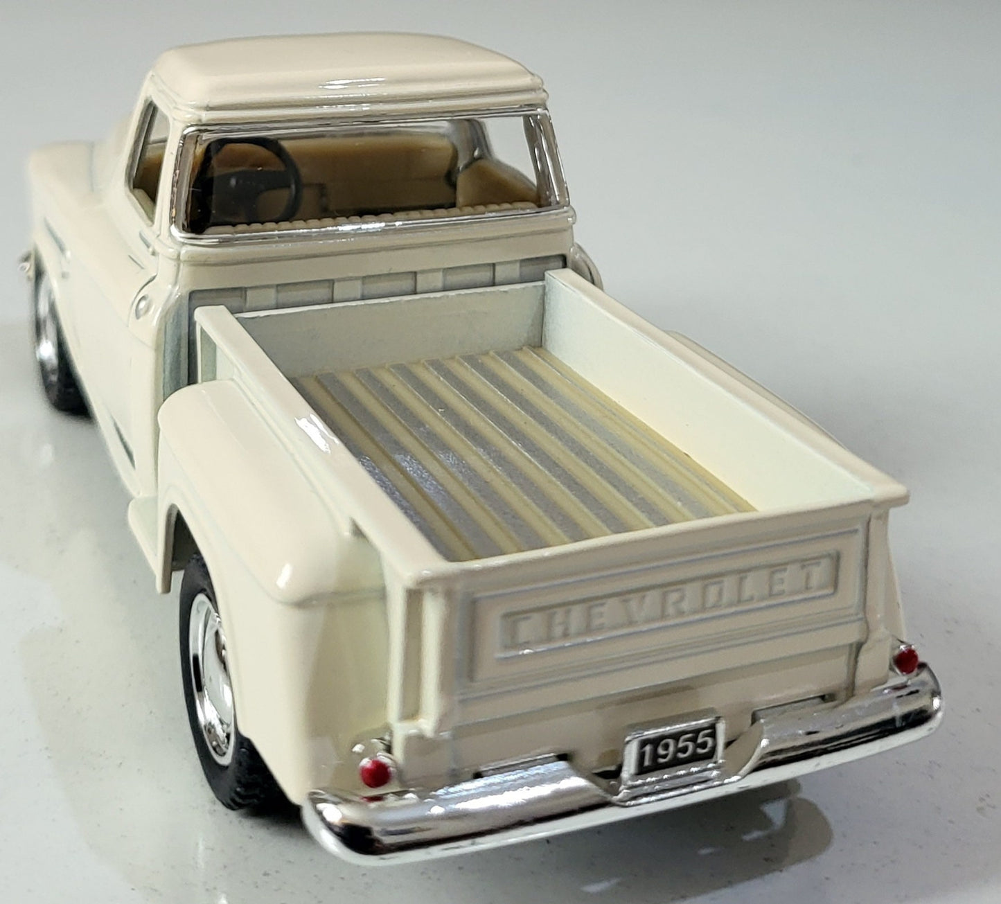 1955 Chevy Stepside Pickup 1:32 Diecast – Official Licensed Pull-Back Toy, Opening Doors – Blue/Cream Gift for Collectors, Kids Gift Sleeves