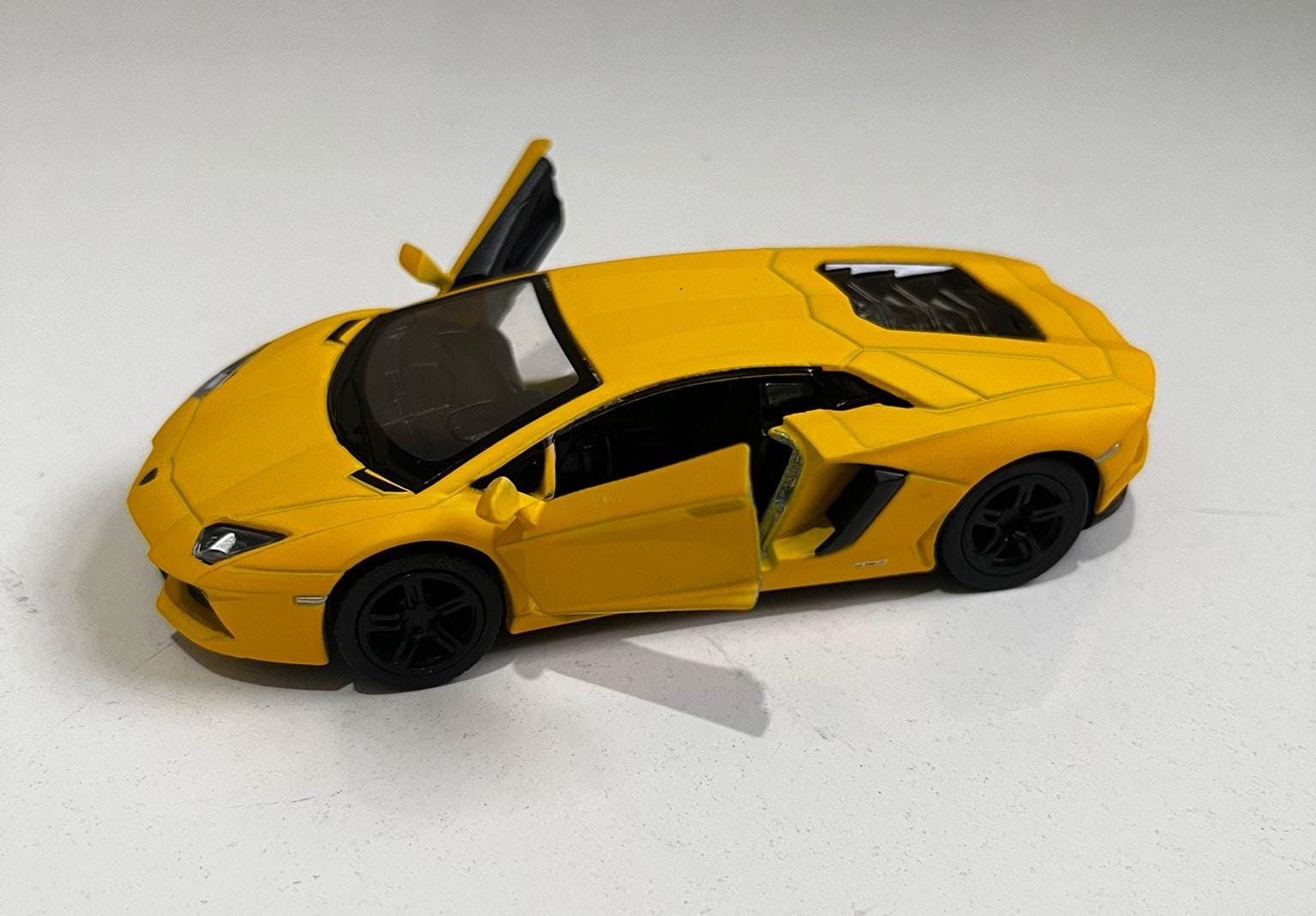 Kinsmart Meta 1/36 Scale - Lamborghini Aventador Pull Back Action - Pink/Yellow, birthday gift mother day gif lovely present