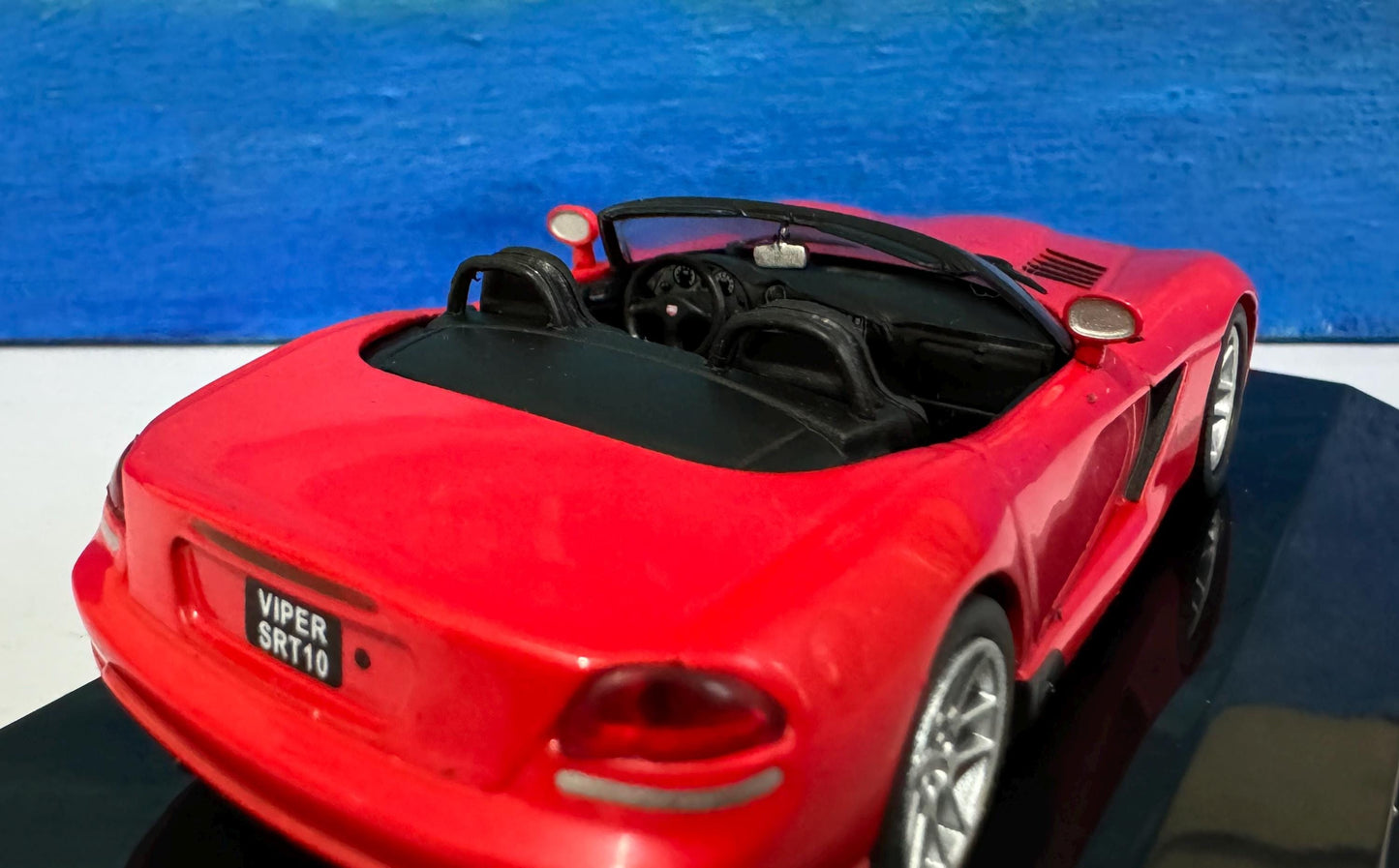 Dodge Viper Red - SRT 10 2003 - Supercar Collection Diecast display Model Car detailed version scale 1:43 display case