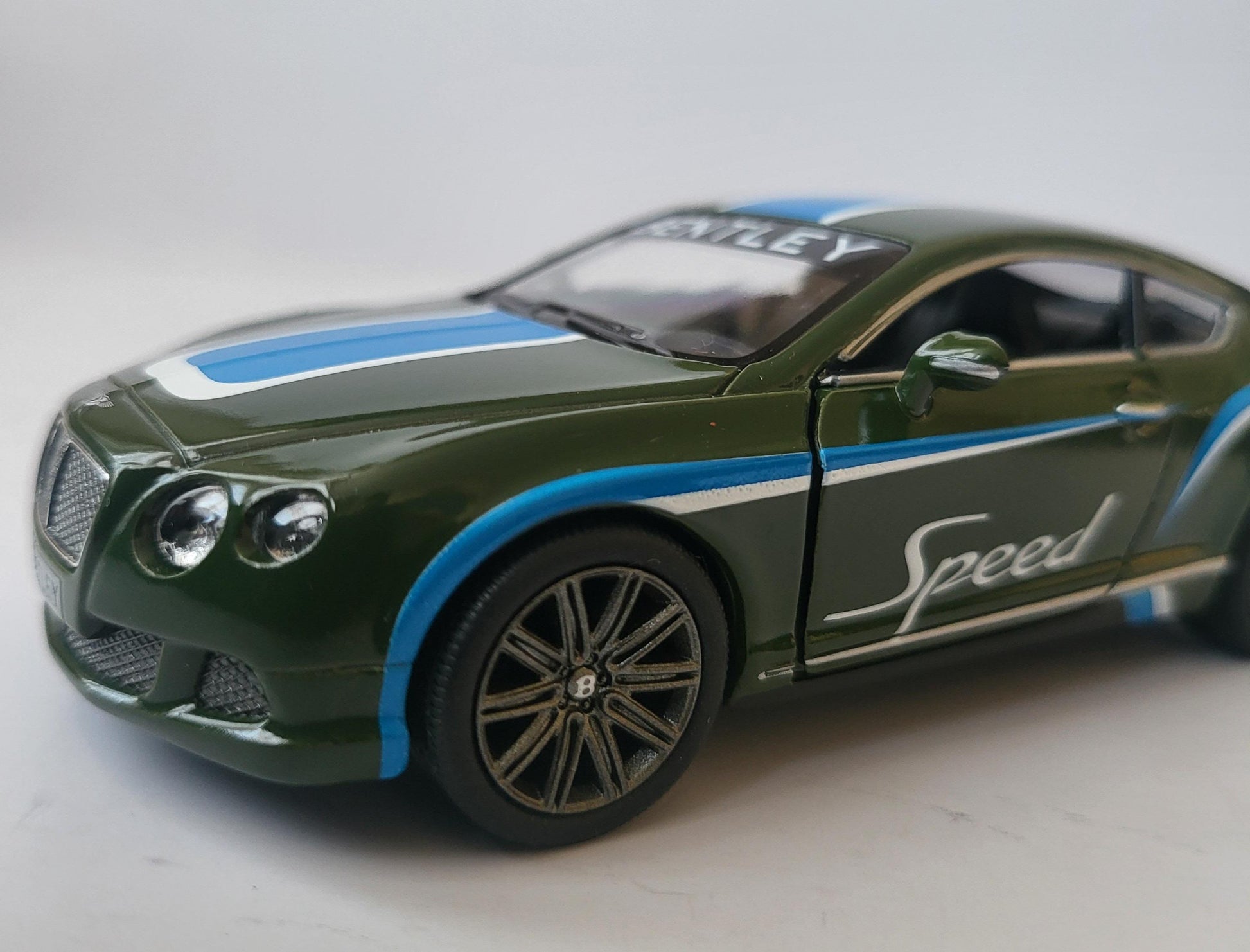 Diecast Metal Car - 2012 Bentley Continental GT Speed 1:38 Scale - Opening Doors - Collectible Gift for Men/Women - Dad Boy Girl Gift Sleeve