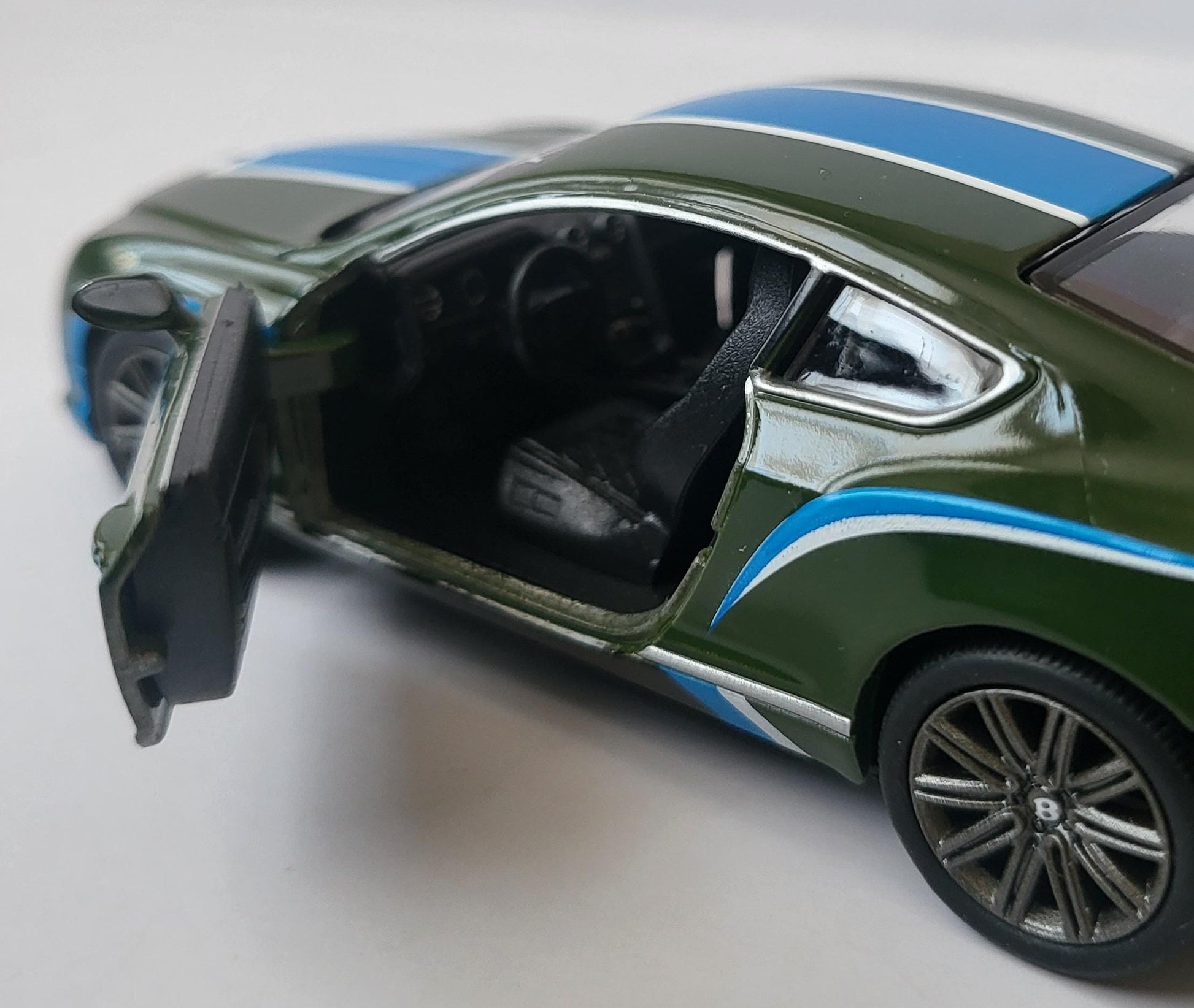 Diecast Metal Car - 2012 Bentley Continental GT Speed 1:38 Scale - Opening Doors - Collectible Gift for Men/Women - Dad Boy Girl Gift Sleeve
