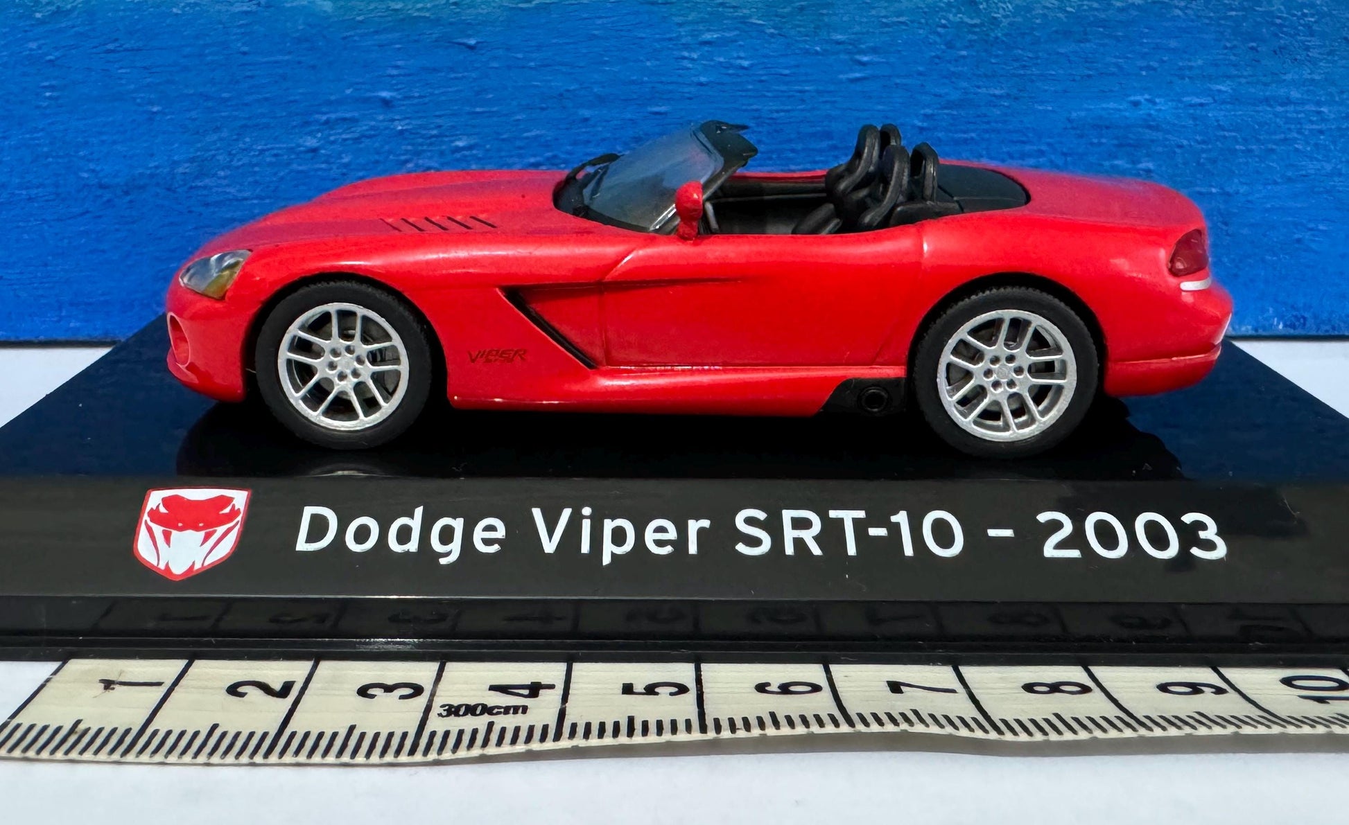 Dodge Viper Red - SRT 10 2003 - Supercar Collection Diecast display Model Car detailed version scale 1:43 display case