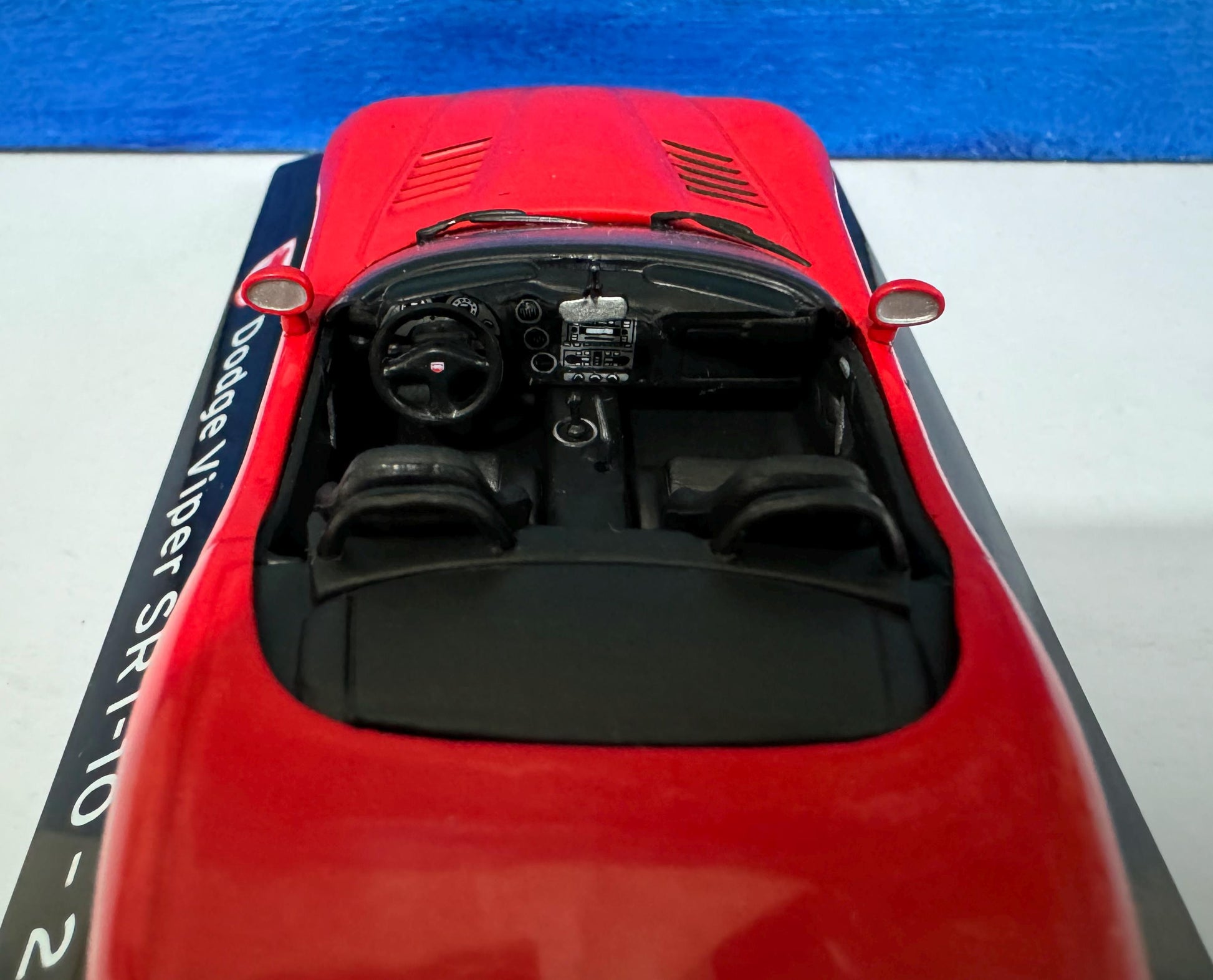 Dodge Viper Red - SRT 10 2003 - Supercar Collection Diecast display Model Car detailed version scale 1:43 display case