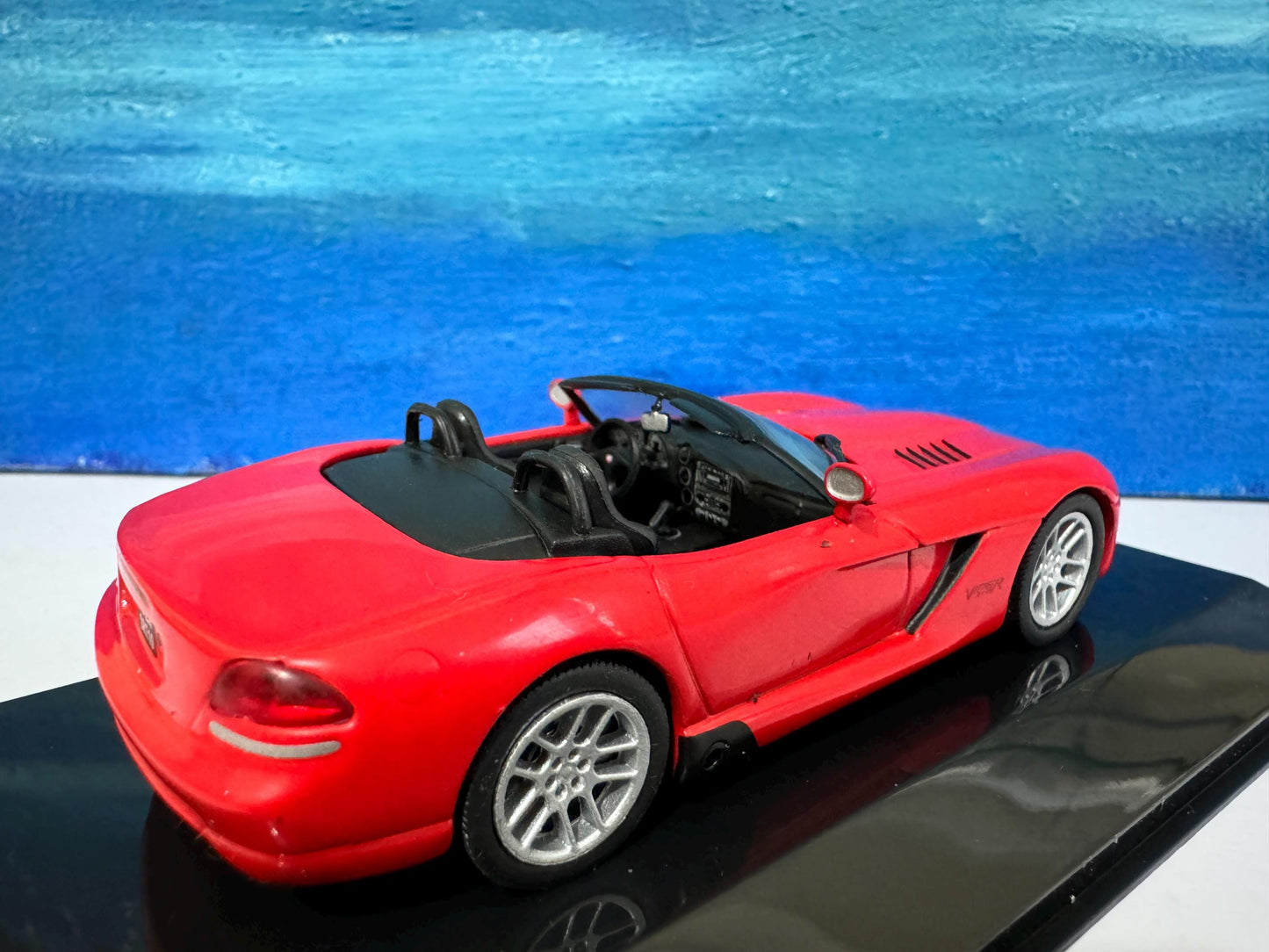 Dodge Viper Red - SRT 10 2003 - Supercar Collection Diecast display Model Car detailed version scale 1:43 display case