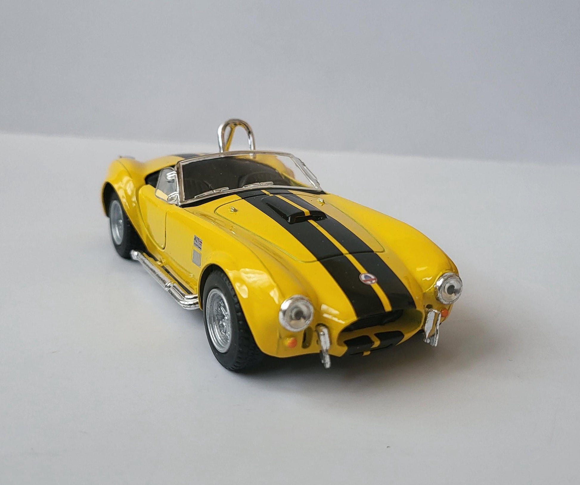 Metal 1965 Shelby Cobra 427 S/C die-cast metal model car 1:32 - pull back operation