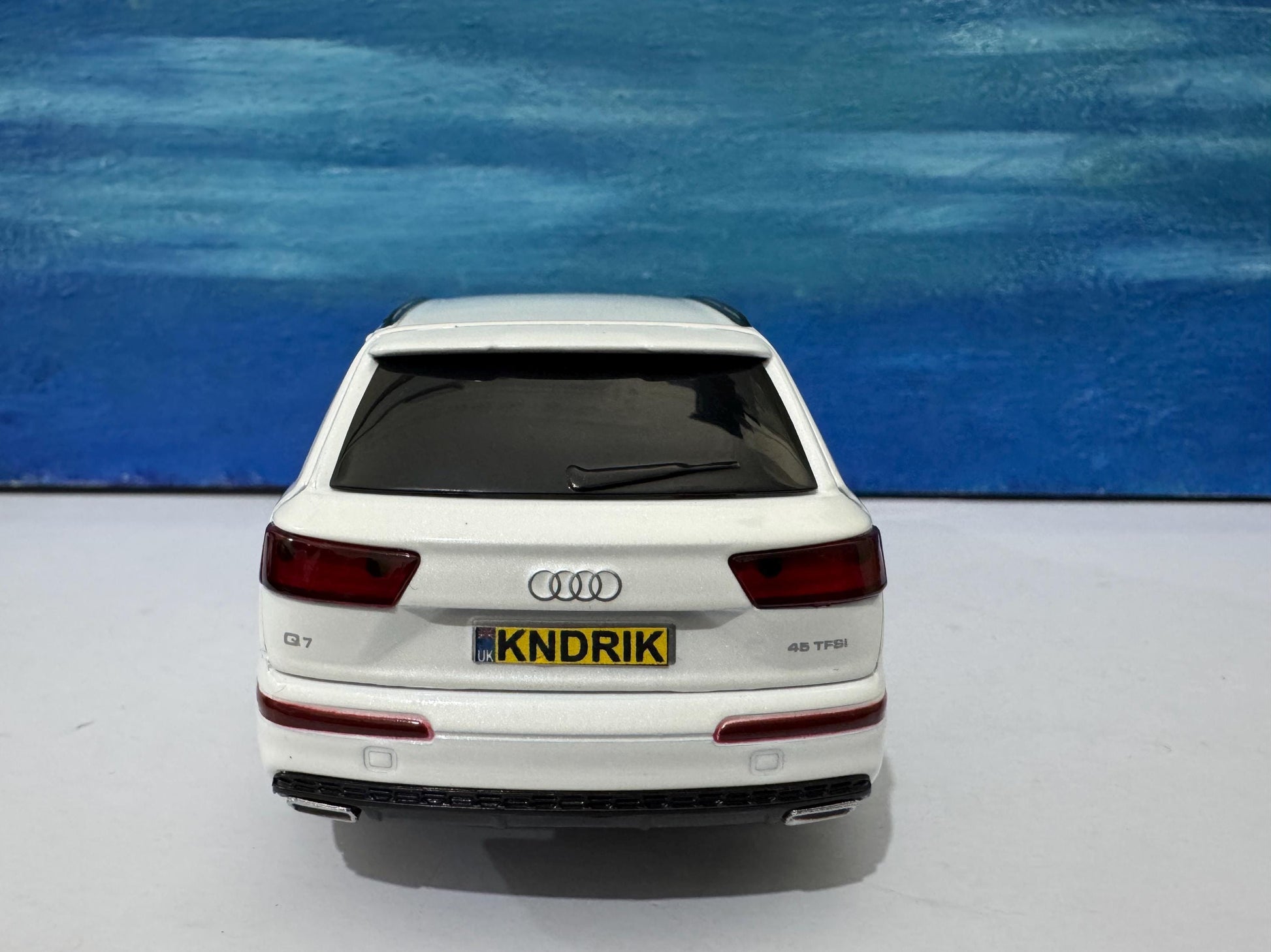 Audi Q7 Diecast Car 1:32 Diecast – Personalized Plates Lights & Sounds – Opening Doors, Bonnet and Boot – Gift for Dad, Boys, Birthday Boxed