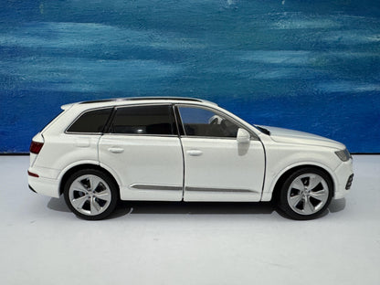 Audi Q7 Diecast Car 1:32 Diecast – Personalized Plates Lights & Sounds – Opening Doors, Bonnet and Boot – Gift for Dad, Boys, Birthday Boxed