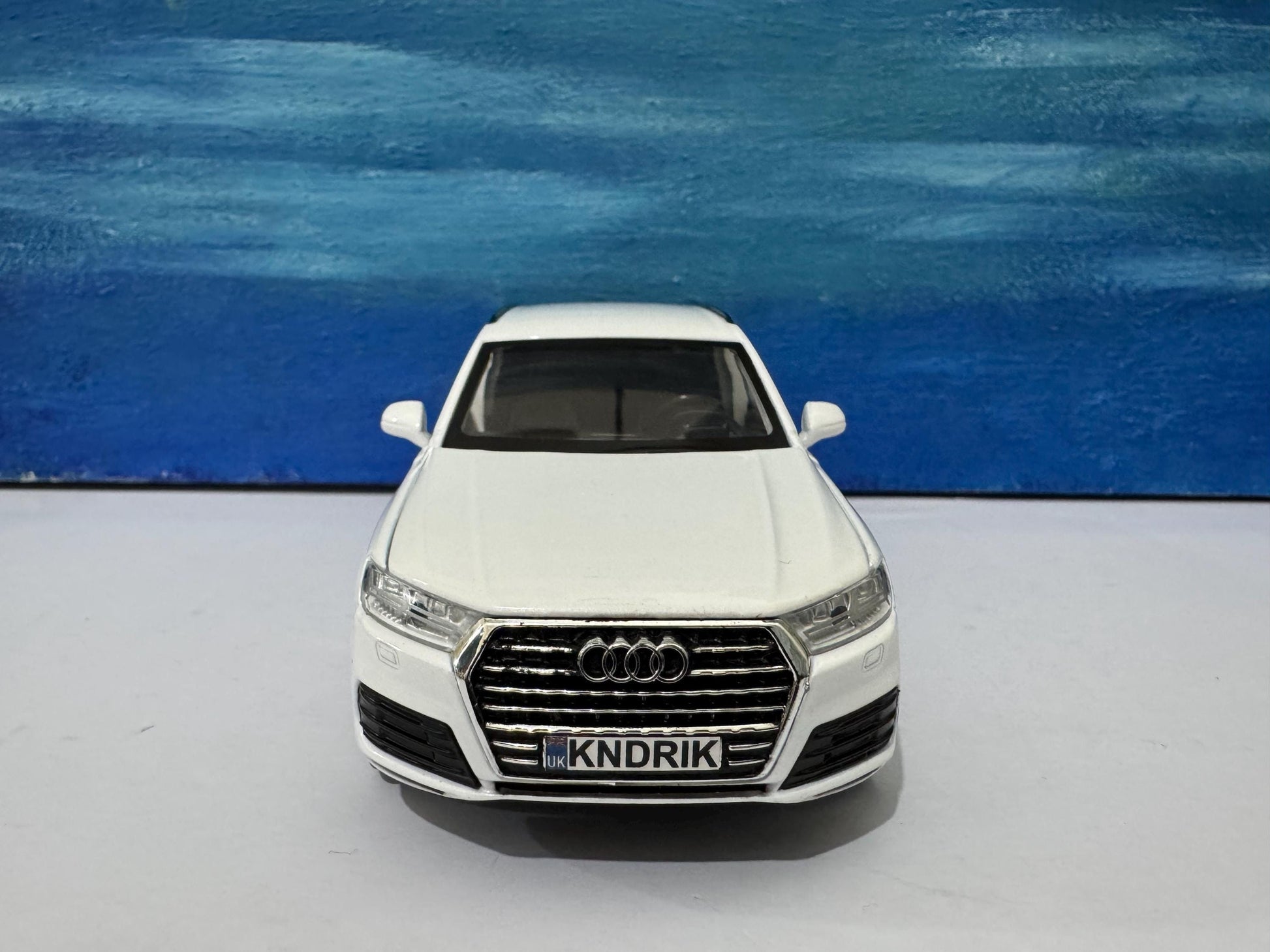 Audi Q7 Diecast Car 1:32 Diecast – Personalized Plates Lights & Sounds – Opening Doors, Bonnet and Boot – Gift for Dad, Boys, Birthday Boxed