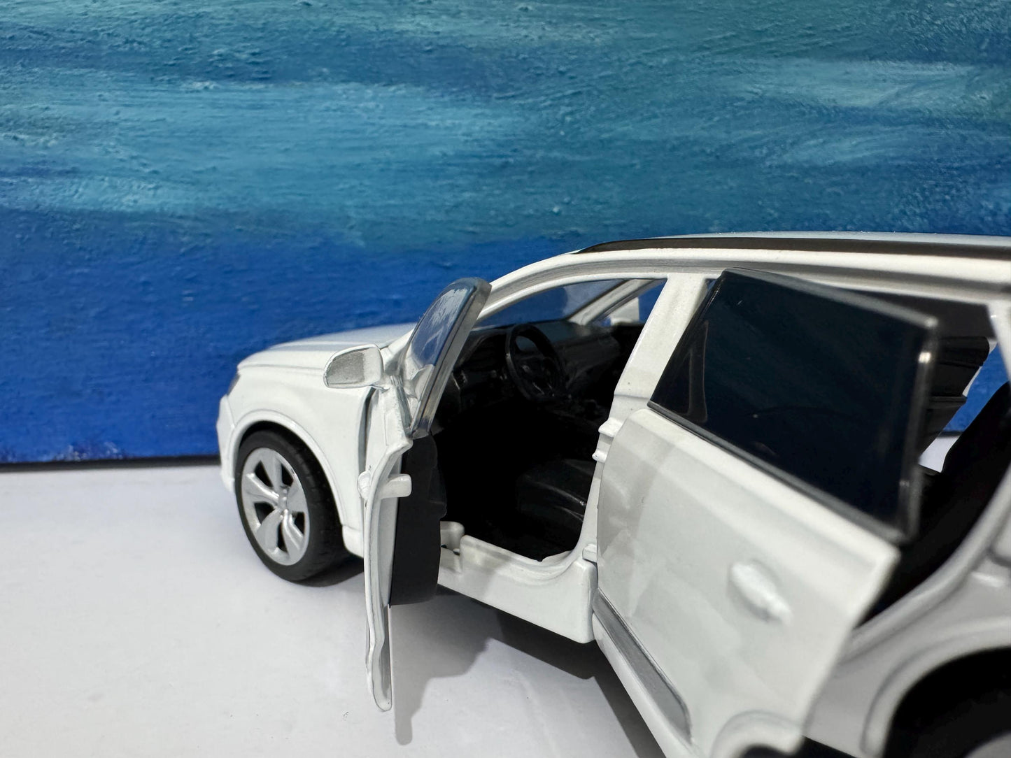 Audi Q7 Diecast Car 1:32 Diecast – Personalized Plates Lights & Sounds – Opening Doors, Bonnet and Boot – Gift for Dad, Boys, Birthday Boxed