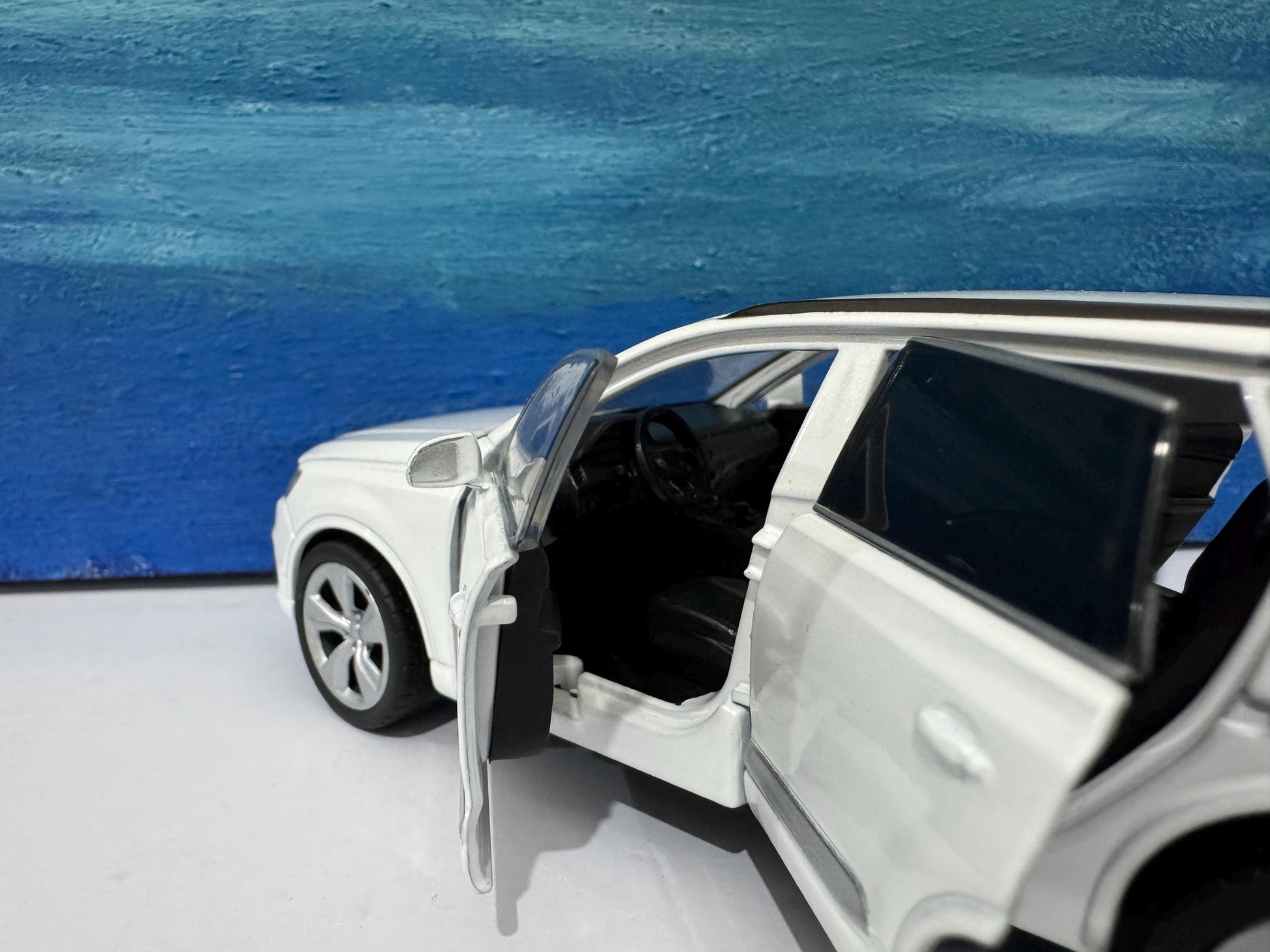 Audi Q7 Diecast Car 1:32 Diecast – Personalized Plates Lights & Sounds – Opening Doors, Bonnet and Boot – Gift for Dad, Boys, Birthday Boxed