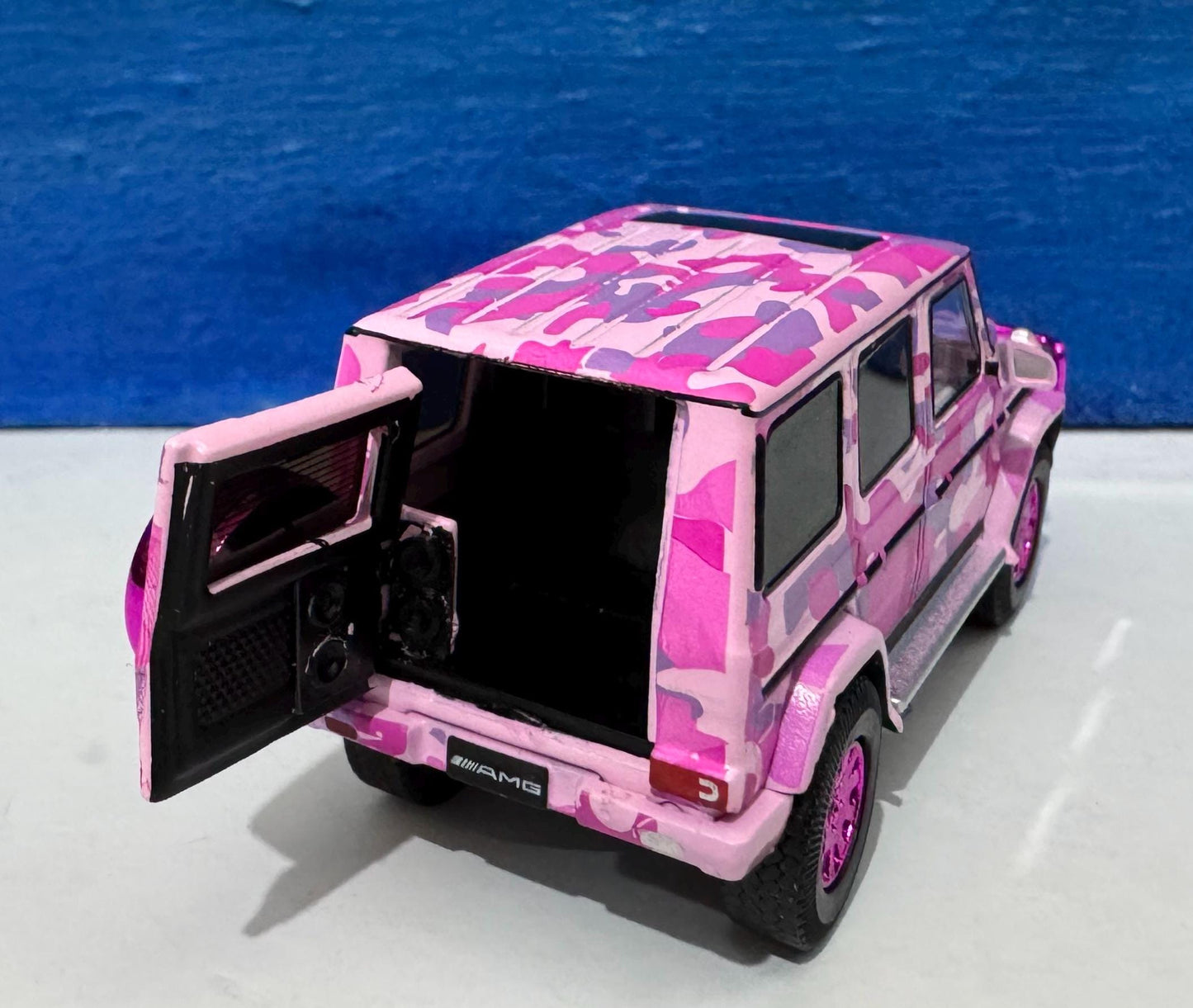 Mercedes-Benz G63 AMG 1:64 Pink Camouflage - Special Edition Diecast Model Car - Miniature Gift Boxed with Premium Details