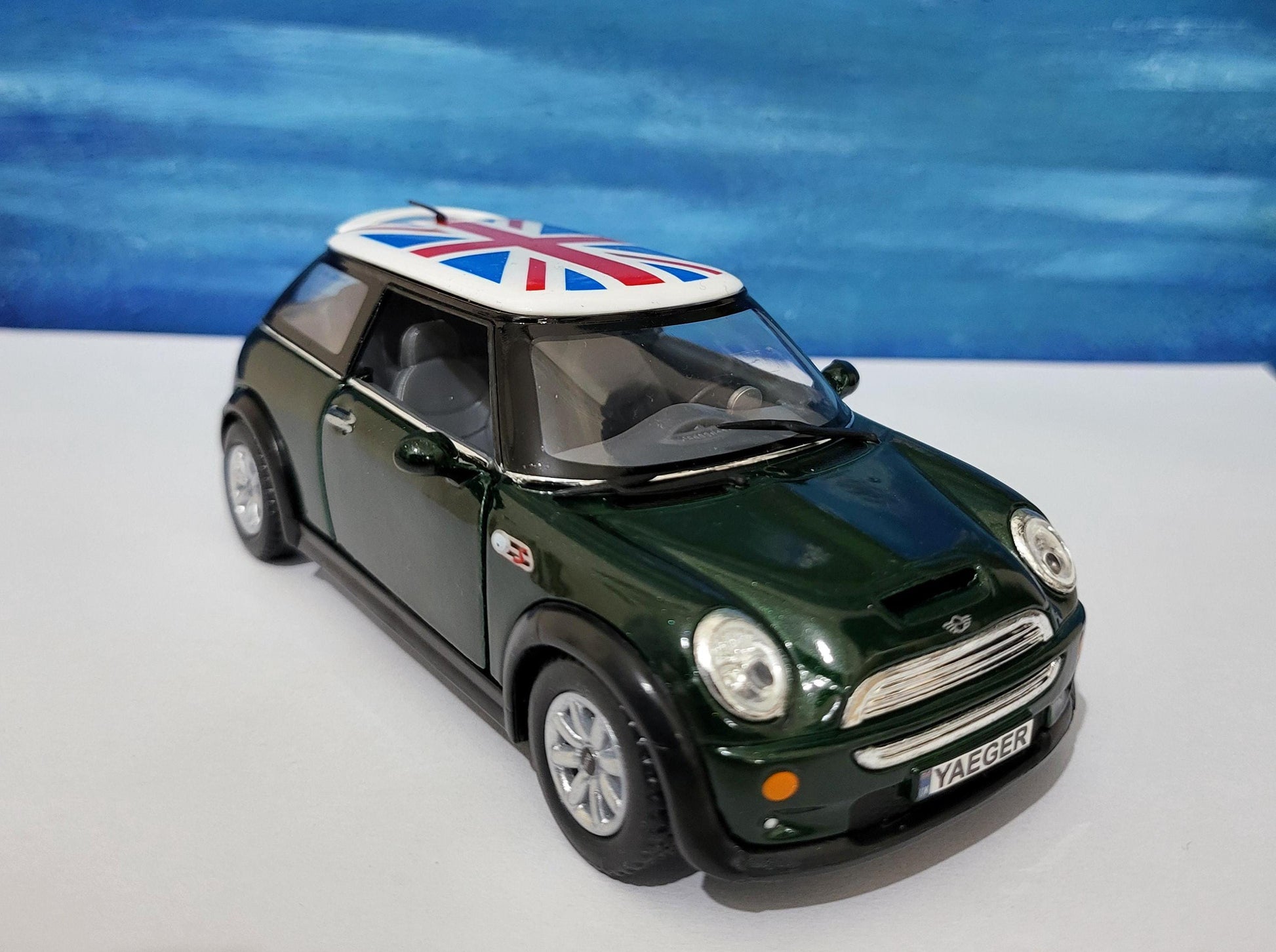England Flag Mini Cooper S Toy Car - Personalised Name Plates - Gift for Boy/Girl/Dad/mom/uncle/sister - Birthday Cake Topper - New Sleeves
