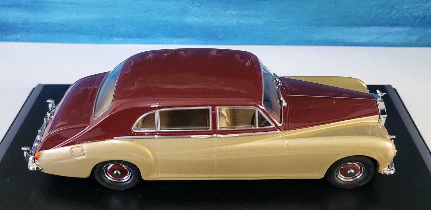 Rolls-Royce Phantom V Name Plate - James Young Burgundy/Oxford - Personalised Gift for Dad, Husband, Wife - Wedding Present (Gift Box)