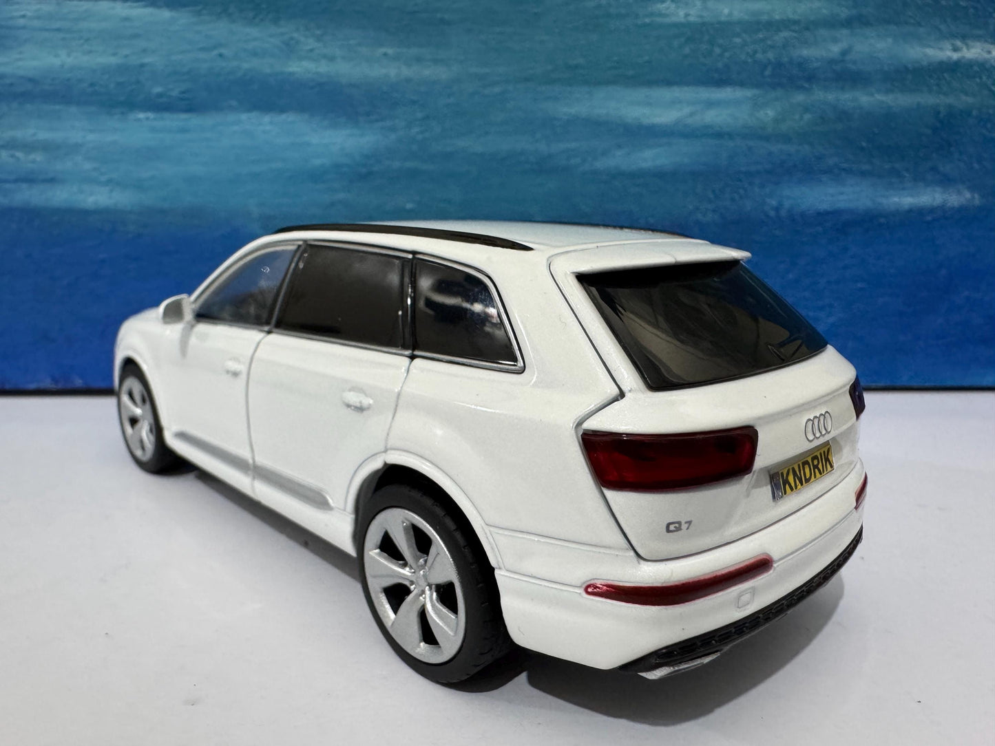 Audi Q7 Diecast Car 1:32 Diecast – Personalized Plates Lights & Sounds – Opening Doors, Bonnet and Boot – Gift for Dad, Boys, Birthday Boxed