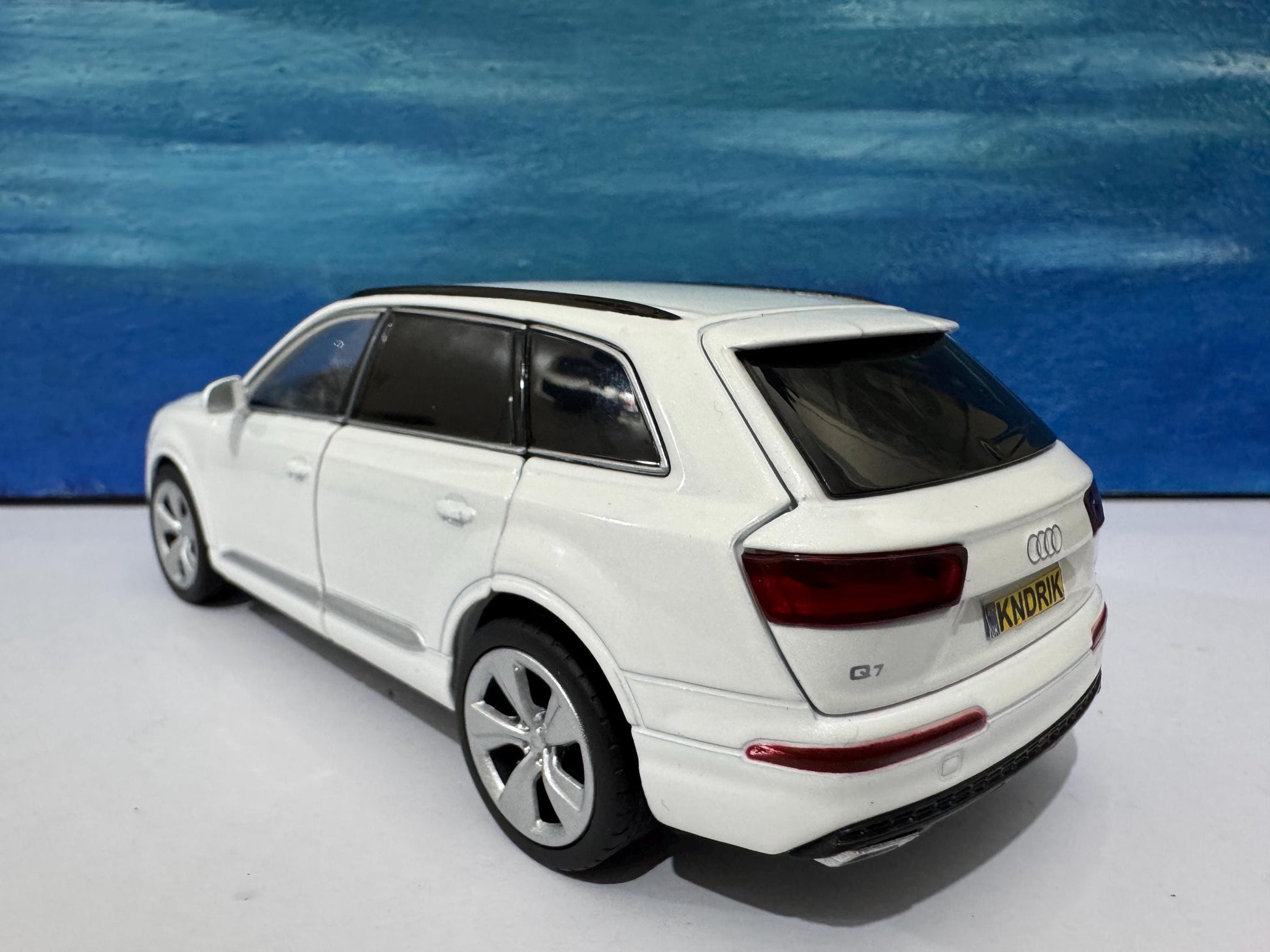 Audi Q7 Diecast Car 1:32 Diecast – Personalized Plates Lights & Sounds – Opening Doors, Bonnet and Boot – Gift for Dad, Boys, Birthday Boxed