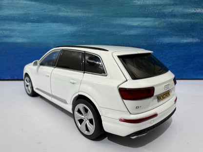 Audi Q7 Diecast Car 1:32 Diecast – Personalized Plates Lights & Sounds – Opening Doors, Bonnet and Boot – Gift for Dad, Boys, Birthday Boxed