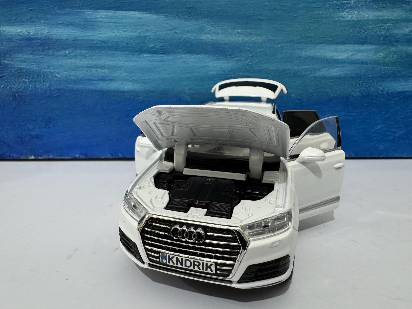 Audi Q7 Diecast Car 1:32 Diecast – Personalized Plates Lights & Sounds – Opening Doors, Bonnet and Boot – Gift for Dad, Boys, Birthday Boxed