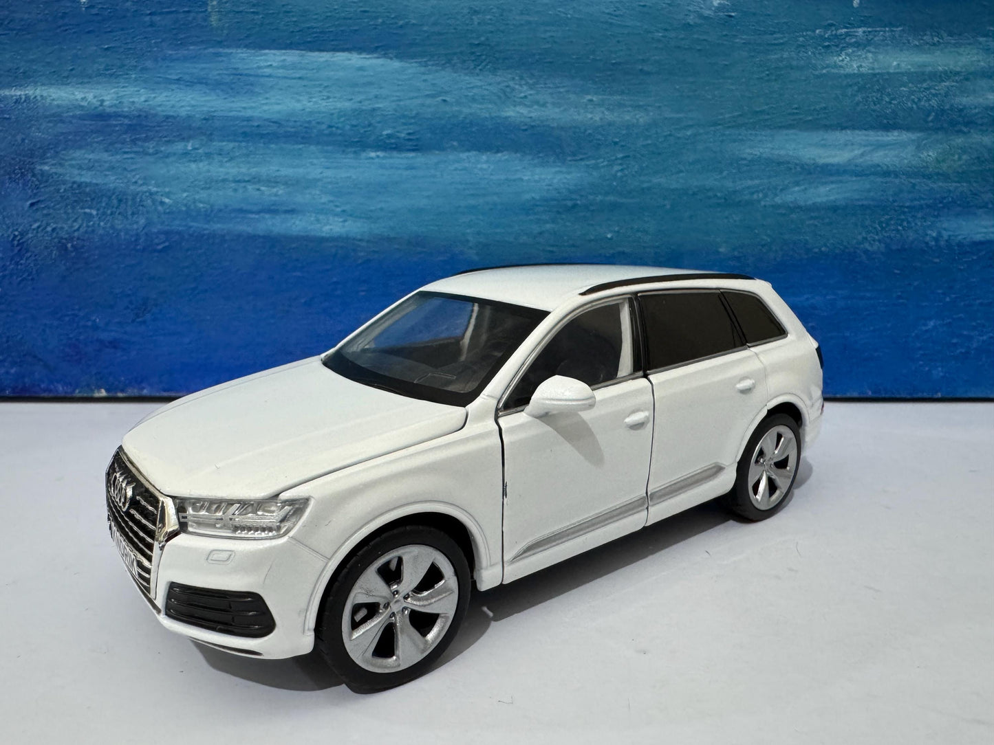 Audi Q7 Diecast Car 1:32 Diecast – Personalized Plates Lights & Sounds – Opening Doors, Bonnet and Boot – Gift for Dad, Boys, Birthday Boxed