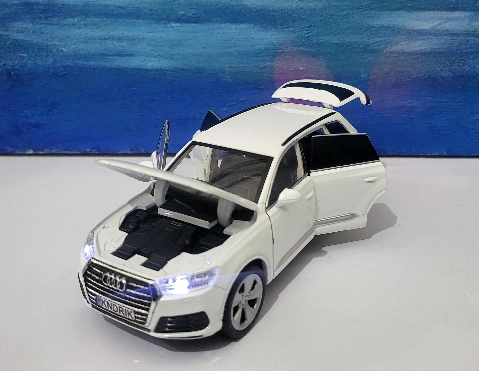 Audi Q7 Diecast Car 1:32 Diecast – Personalized Plates Lights & Sounds – Opening Doors, Bonnet and Boot – Gift for Dad, Boys, Birthday Boxed