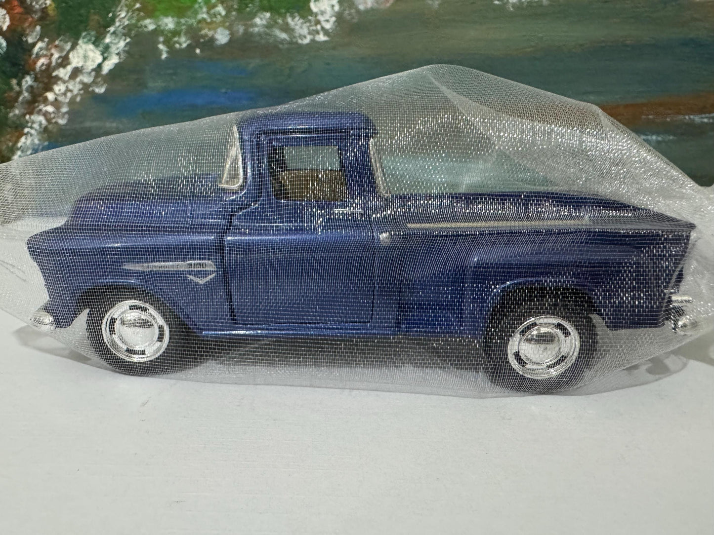 1955 Chevy Stepside Pickup 1:32 Diecast – Official Licensed Pull-Back Toy, Opening Doors – Blue/Cream Gift for Collectors, Kids Gift Sleeves