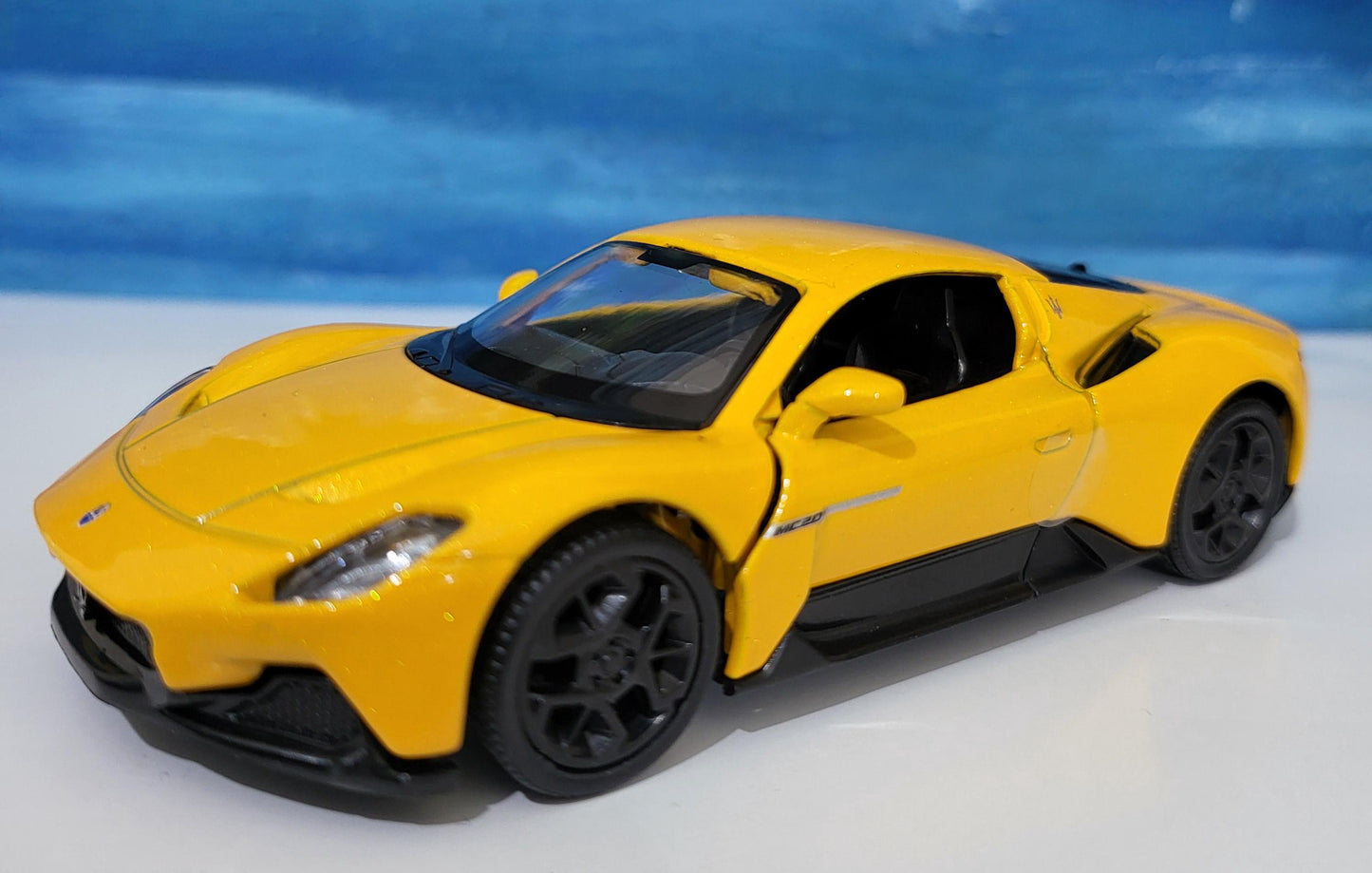 Licensed Maserati MC20 Yellow, 1/36 scale diecast car, car model metal, Diecast collection, Maserati, Model metal car Brand New Gift Boxed