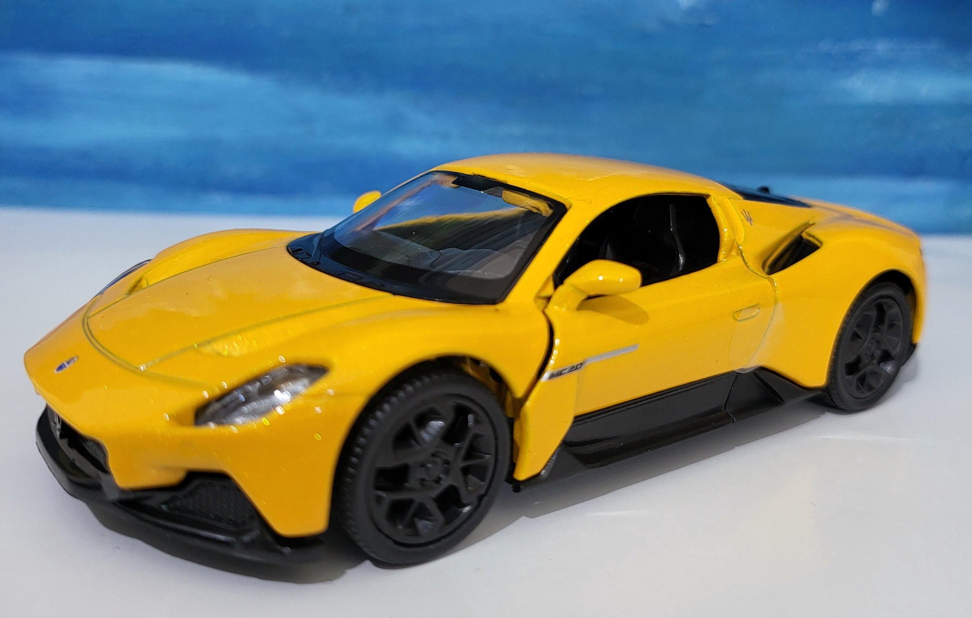 Licensed Maserati MC20 Yellow, 1/36 scale diecast car, car model metal, Diecast collection, Maserati, Model metal car Brand New Gift Boxed