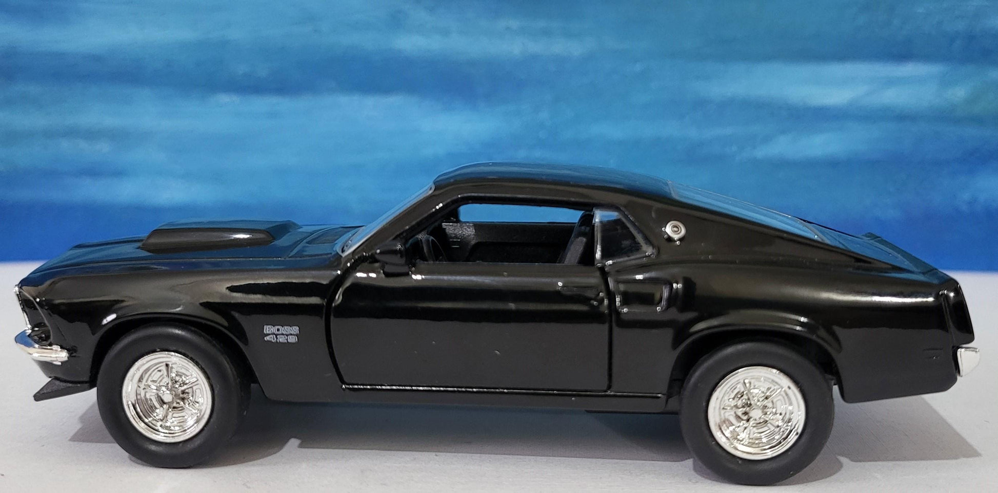 1969 Ford Mustang BOSS 429 Diecast Model Car 1:36 Scale – Gift for Car Enthusiasts, Boys, Girls, Uncle, Grandad, Collectors New Boxed