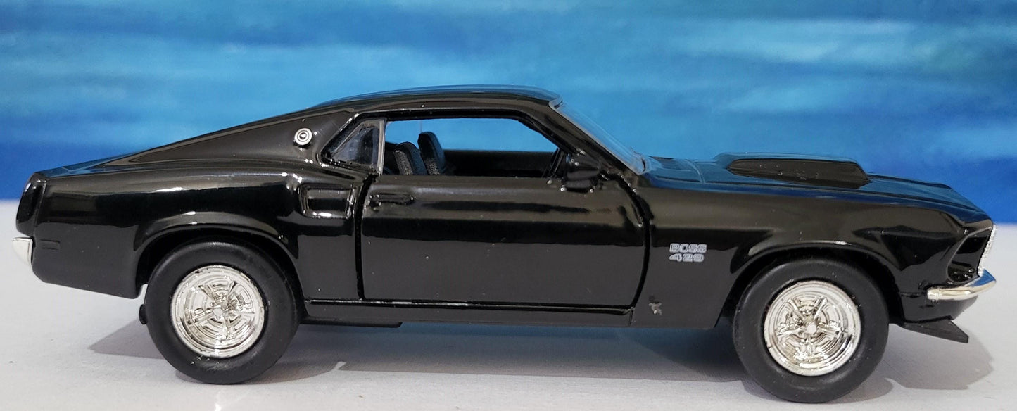 1969 Ford Mustang BOSS 429 Diecast Model Car 1:36 Scale – Gift for Car Enthusiasts, Boys, Girls, Uncle, Grandad, Collectors New Boxed