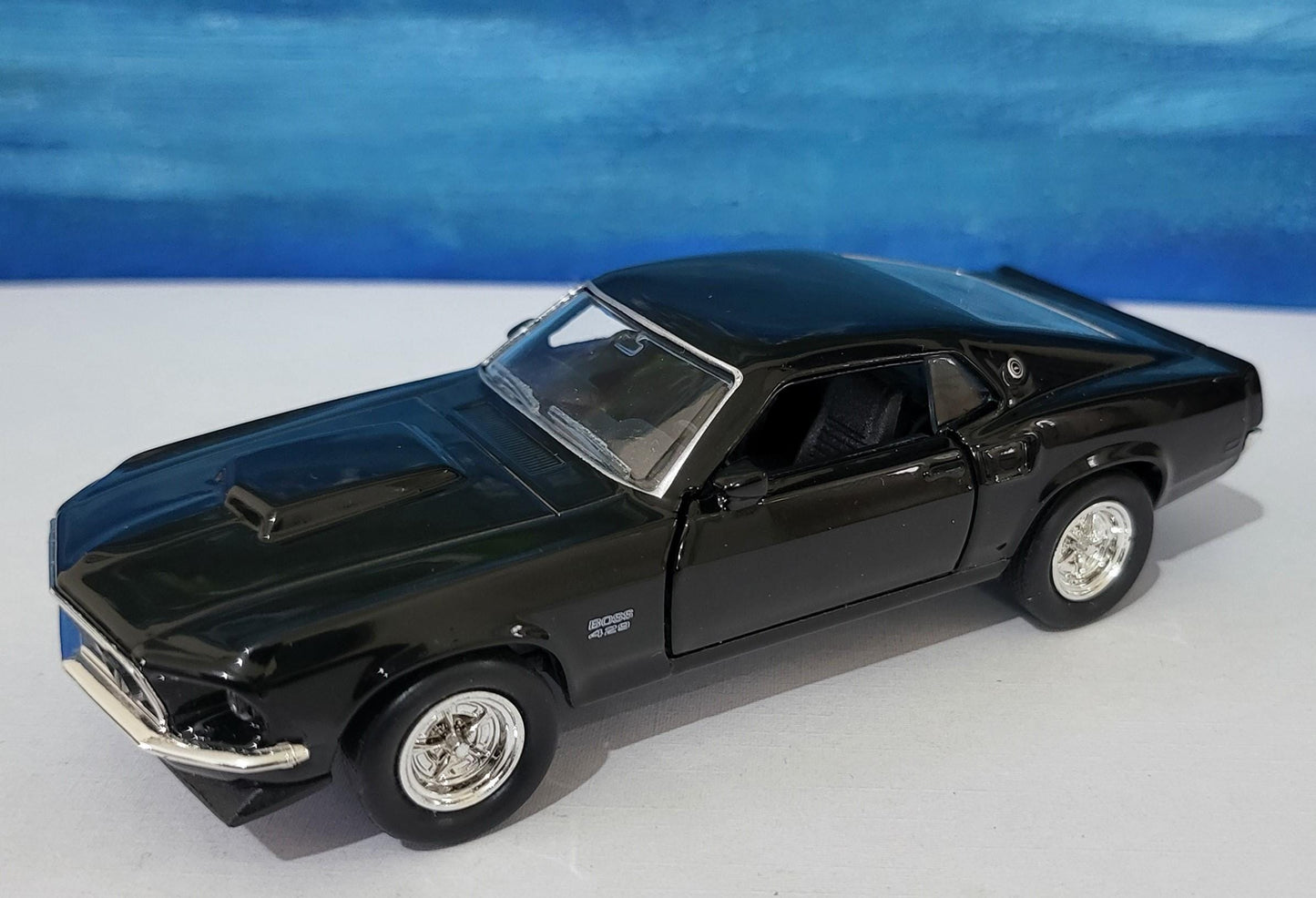 1969 Ford Mustang BOSS 429 Diecast Model Car 1:36 Scale – Gift for Car Enthusiasts, Boys, Girls, Uncle, Grandad, Collectors New Boxed