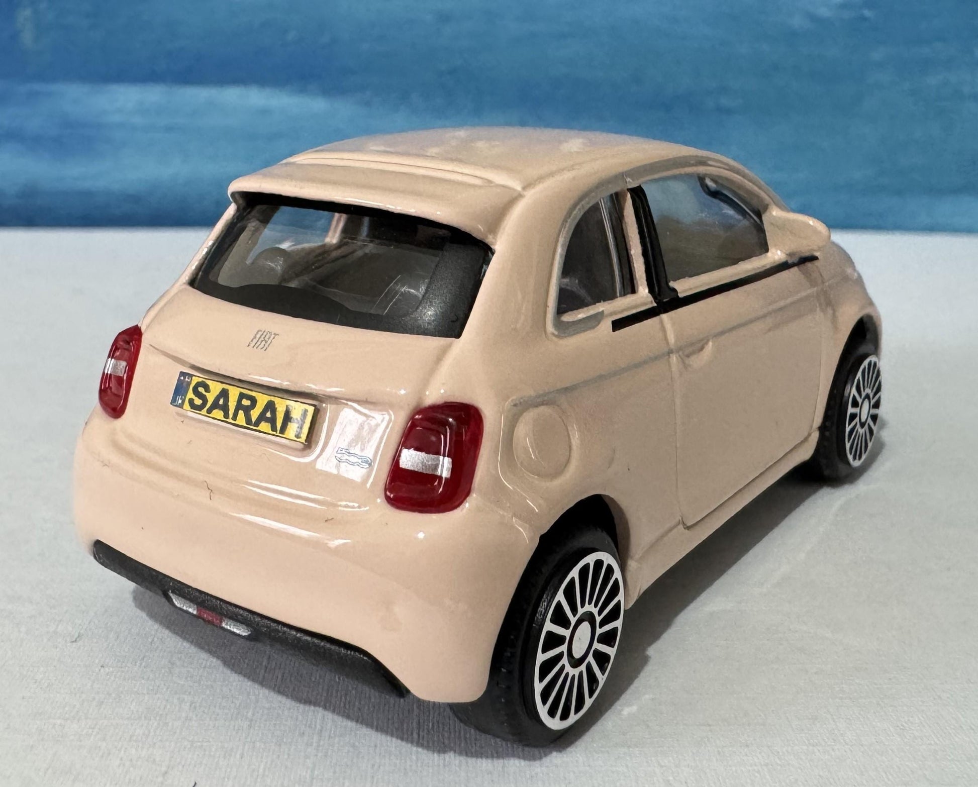 Personalised Plate Light Rose/Pinl FIAT 500e Toy Car - 1:43 Scale Model-Gift for Boy, Girl, Dad, Mom, Uncle, Grandad - Birthday Gift Boxed