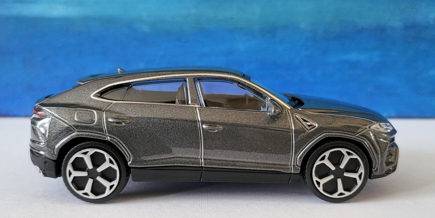 Personalized Name Plate Lamborghini Urus Toy Car Kids Gift for Boy, Girl, Mom, Dad – Birthday, Mother’s Day Gift – Boxed 2 colours 1:43