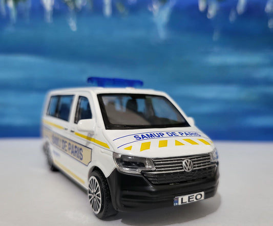 VW T6.1 Transporter Crew van Toy Car PERSONALISED PLATES 1:43 scale Model Samu De Paris uncle grandad brother Birthday Easter gift New Boxed
