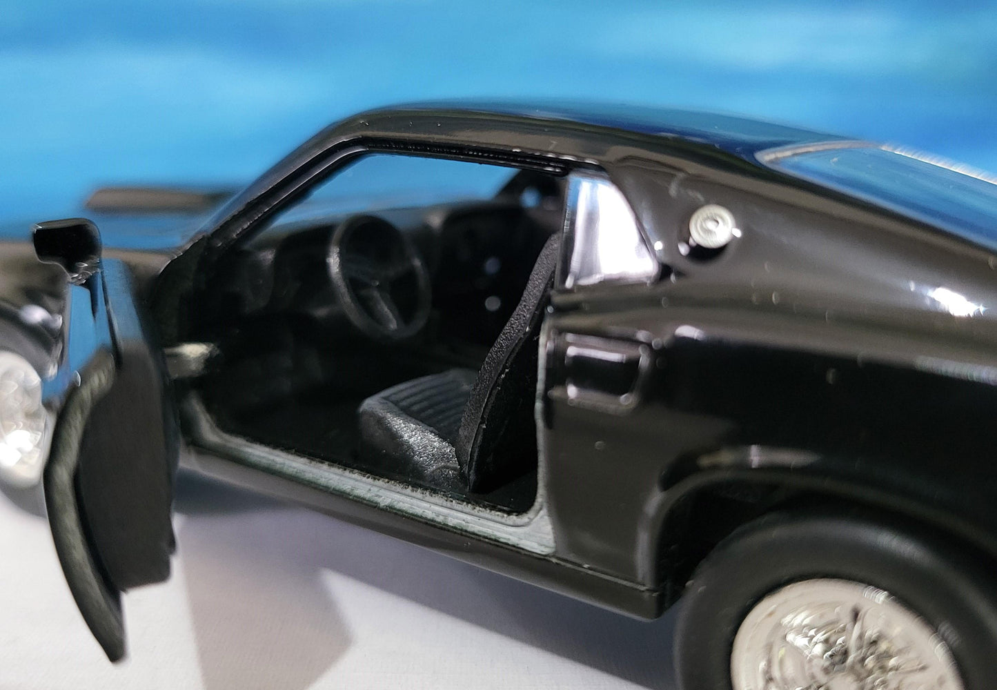 1969 Ford Mustang BOSS 429 Diecast Model Car 1:36 Scale – Gift for Car Enthusiasts, Boys, Girls, Uncle, Grandad, Collectors New Boxed