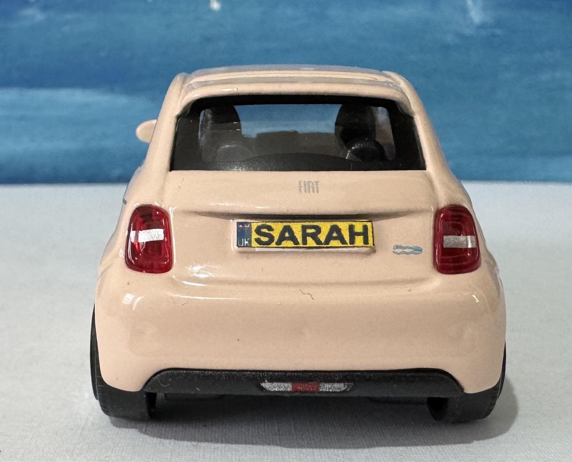 Personalised Plate Light Rose/Pinl FIAT 500e Toy Car - 1:43 Scale Model-Gift for Boy, Girl, Dad, Mom, Uncle, Grandad - Birthday Gift Boxed